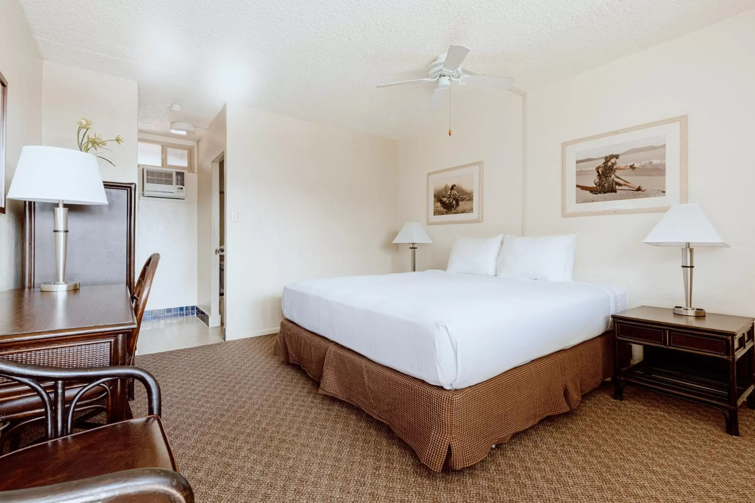 Bed in Maui Seaside Hotel