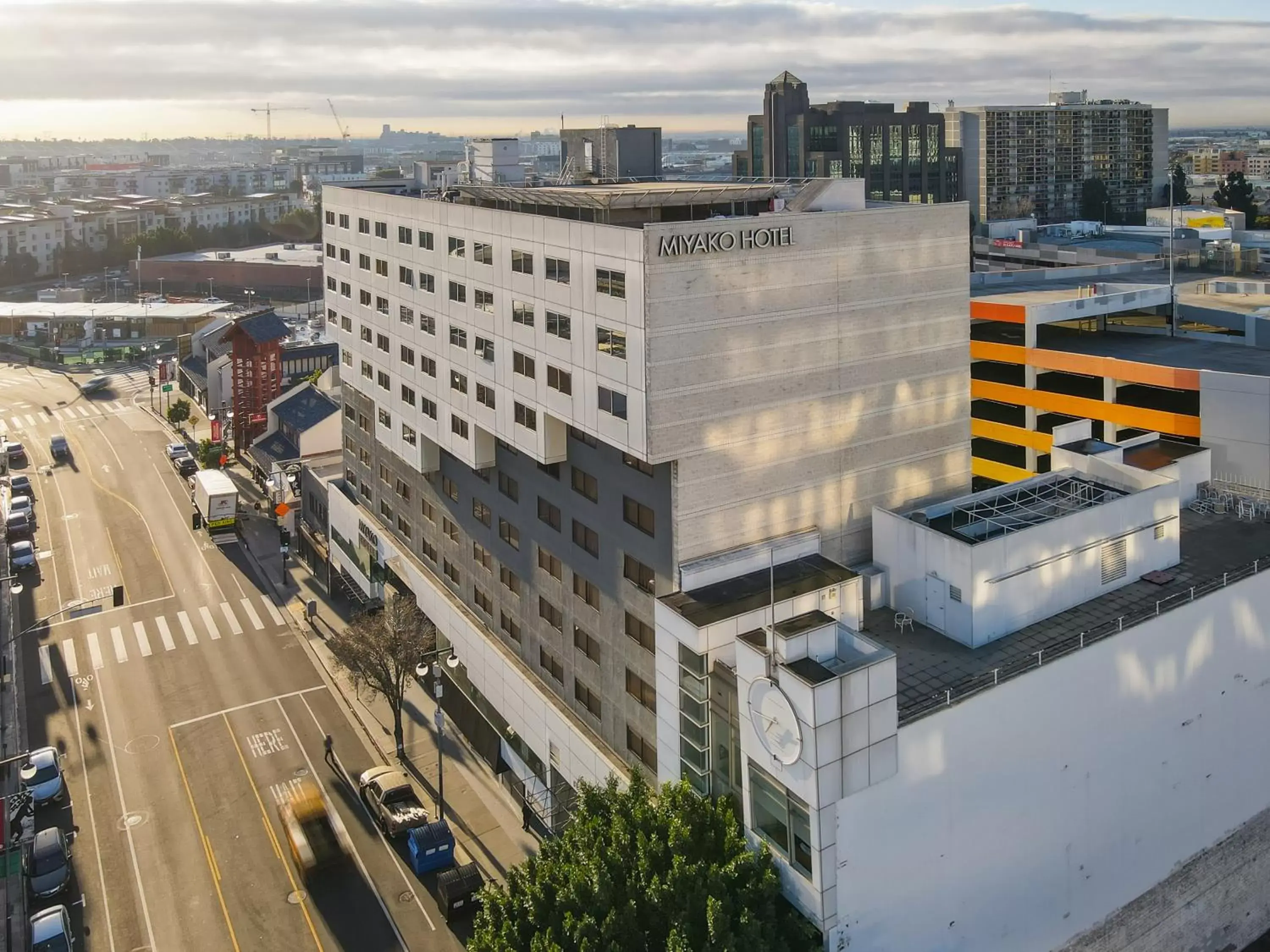 Property building in Miyako Hotel Los Angeles Property building in Miyako Hotel Los Angeles