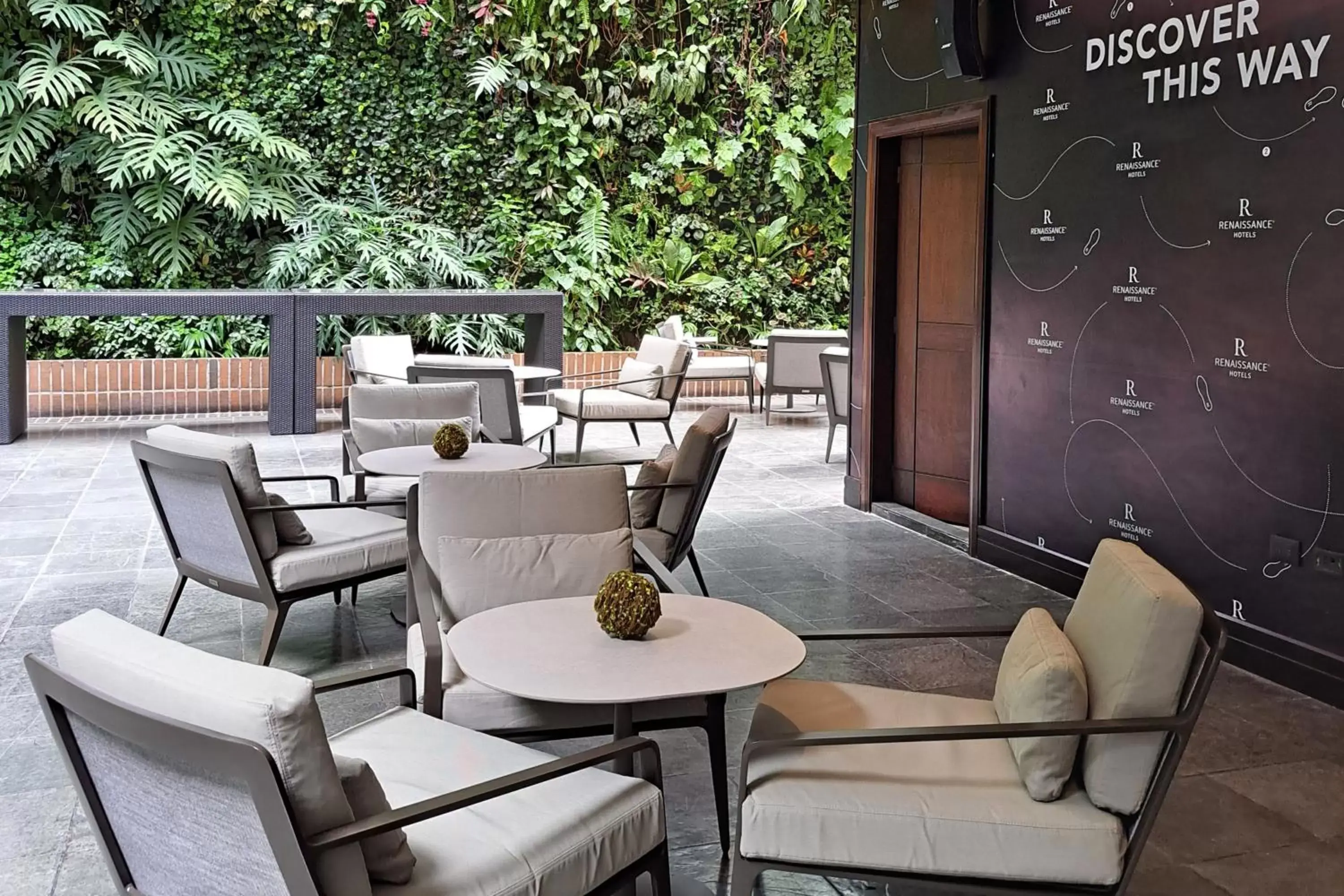 Lounge or bar in Renaissance Caracas La Castellana Hotel
