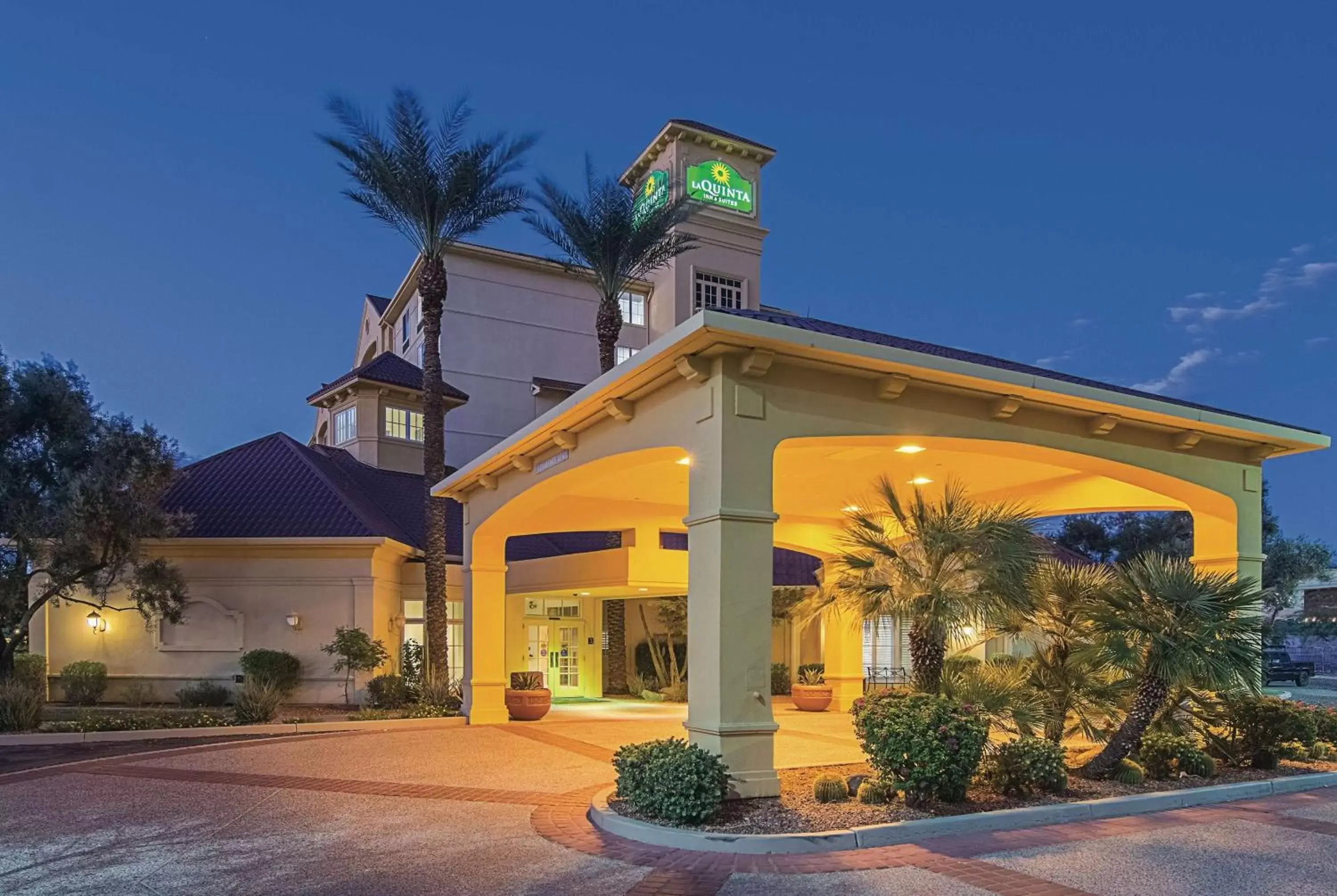 Property Building in La Quinta by Wyndham Phoenix Mesa West