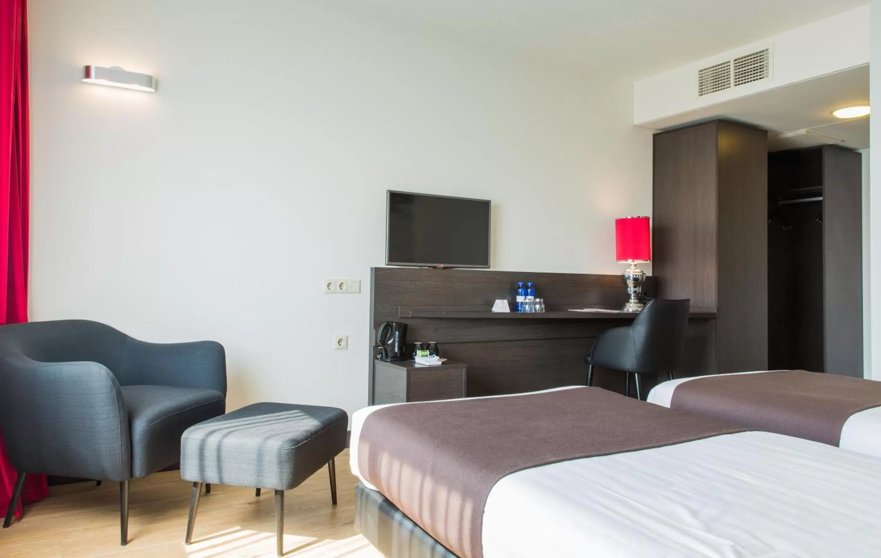 Bedroom, Bed in Best Western Plus Amsterdam Airport Hotel Bedroom, Bed in Best Western Plus Amsterdam Airport Hotel