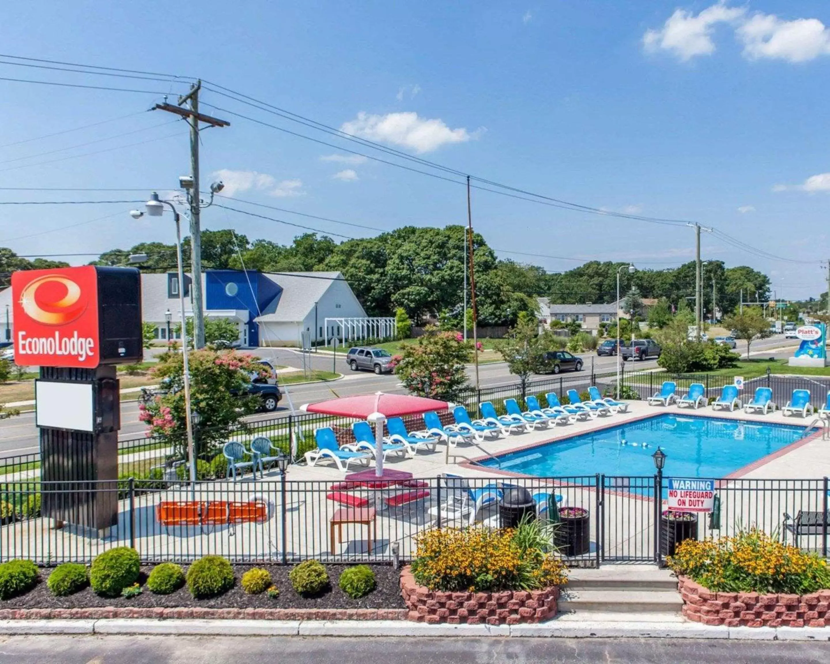 Property building, Pool View in Econo Lodge Somers Point