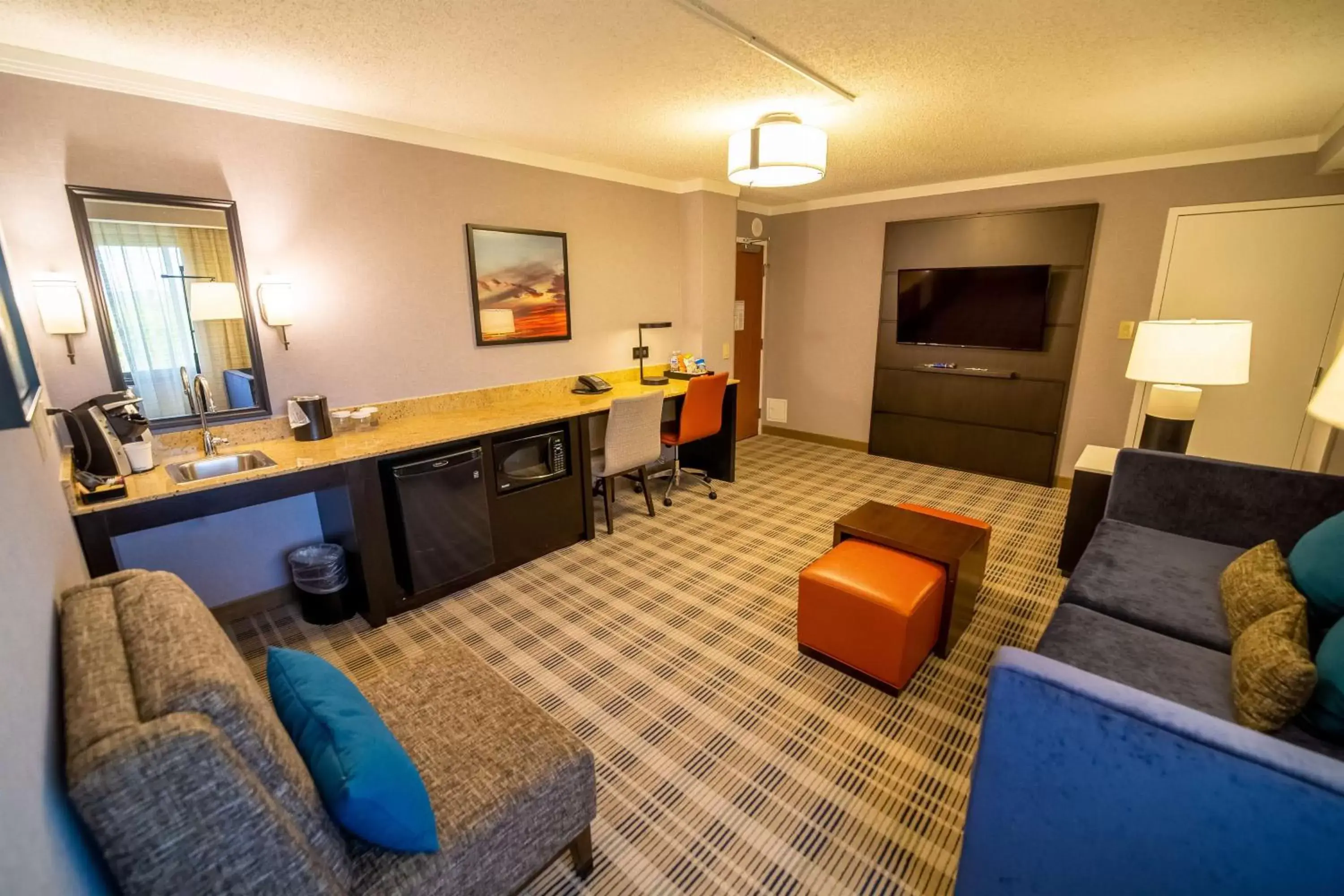 Bedroom, Seating Area in Embassy Suites by Hilton Kansas City Overland Park