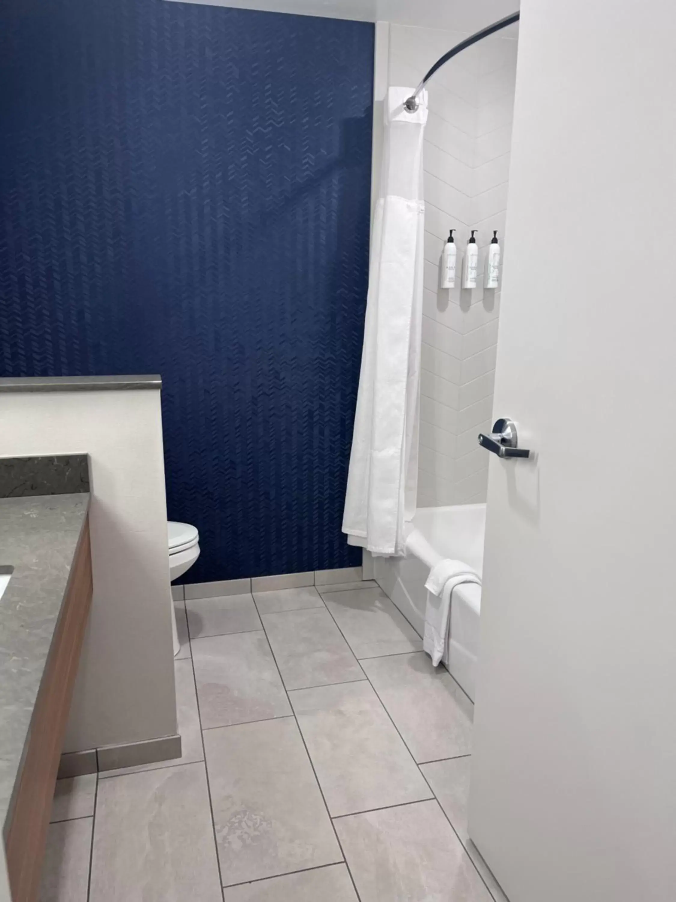 Bathroom in Fairfield Inn & Suites by Marriott Oskaloosa