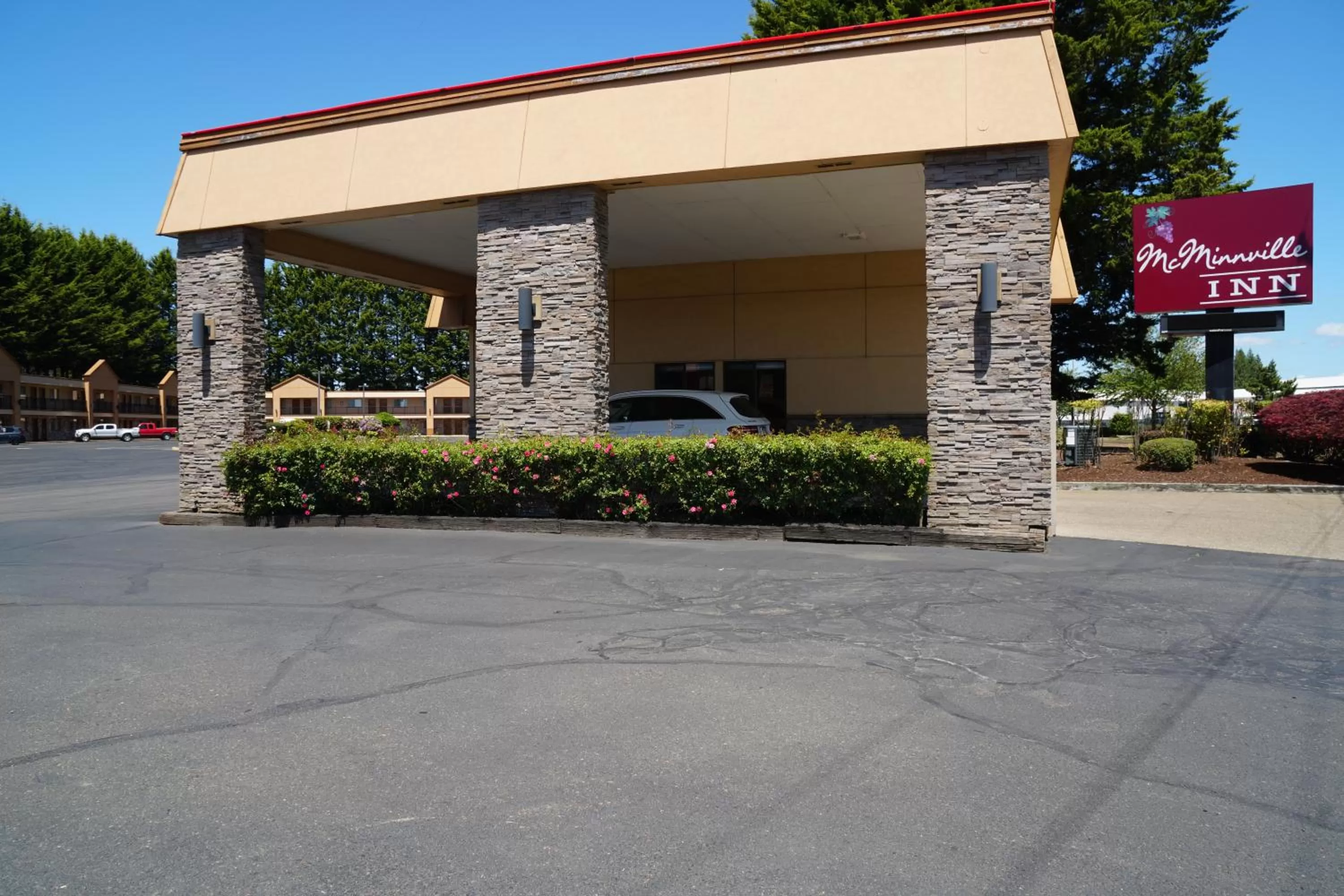 Property building in McMinnville Inn