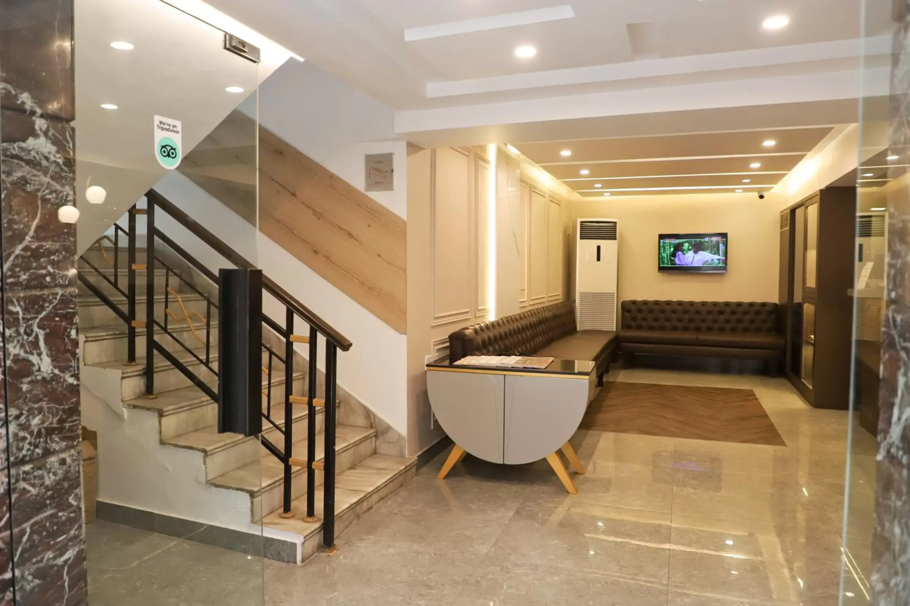 Property building, Lobby/Reception in Roland Hotel