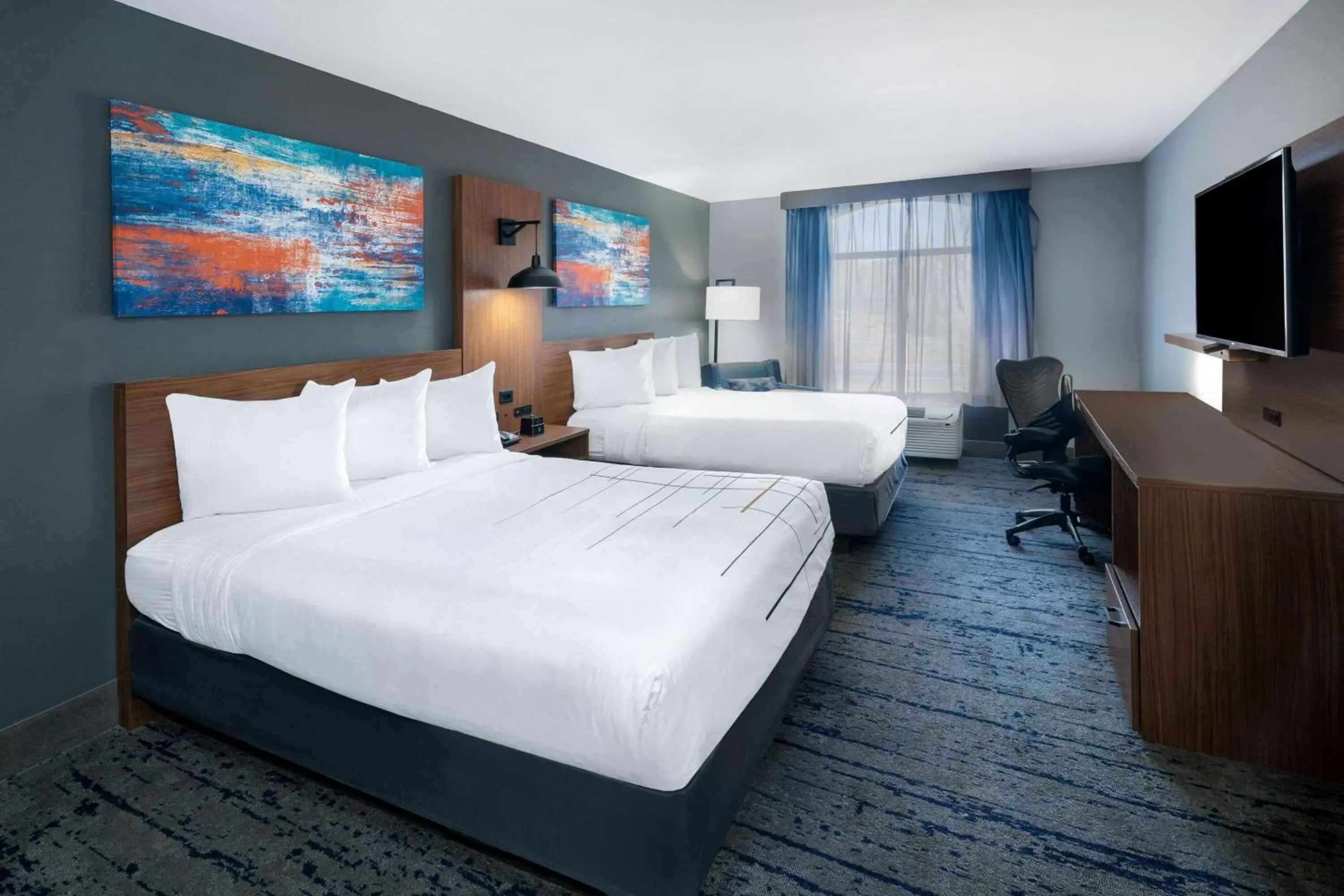 Photo of the whole room, Bed in La Quinta Inn & Suites by Wyndham-Albany GA