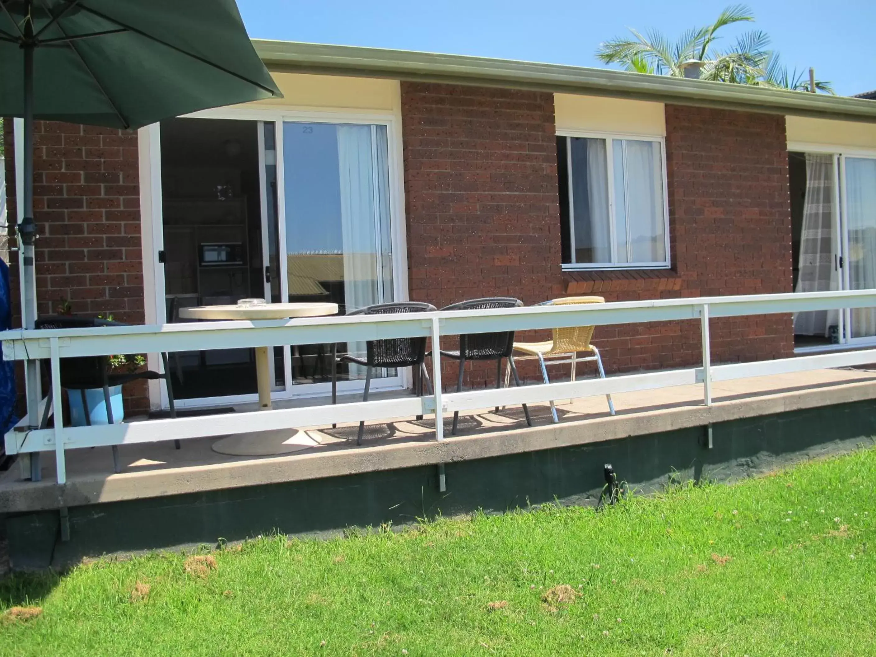 Balcony/Terrace, Swimming Pool in Merimbula Gardens Motel