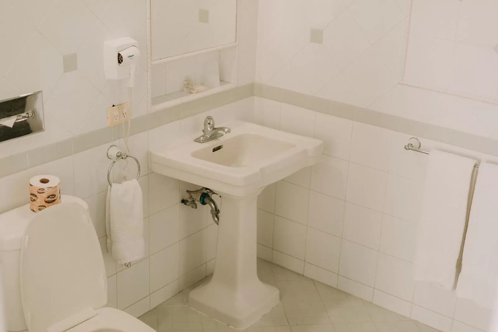 Bathroom in Hotel Leon