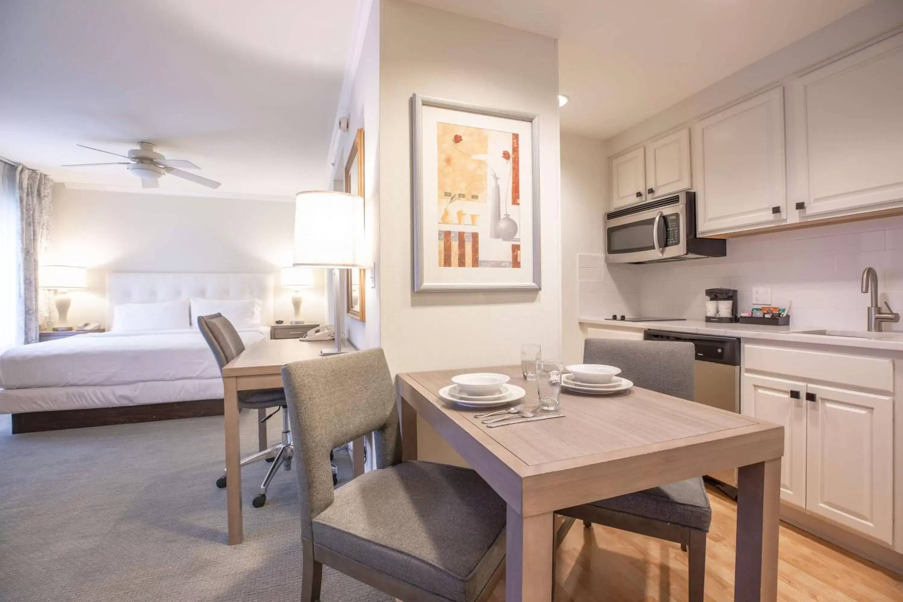 Kitchen or kitchenette, Dining Area in Homewood Suites by Hilton Palm Beach Gardens