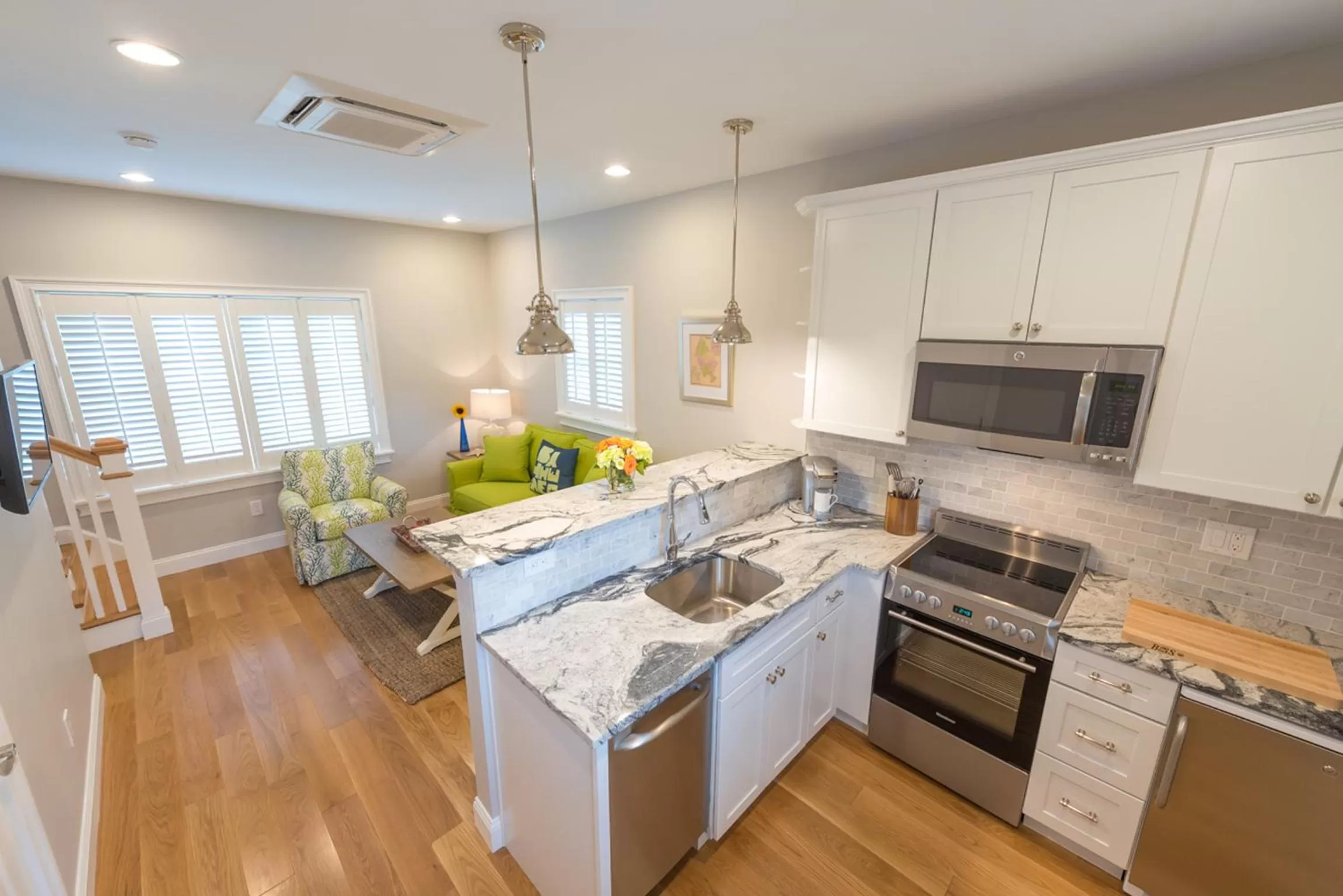Kitchen or kitchenette, Kitchen/Kitchenette in The East Island Reserve Hotel