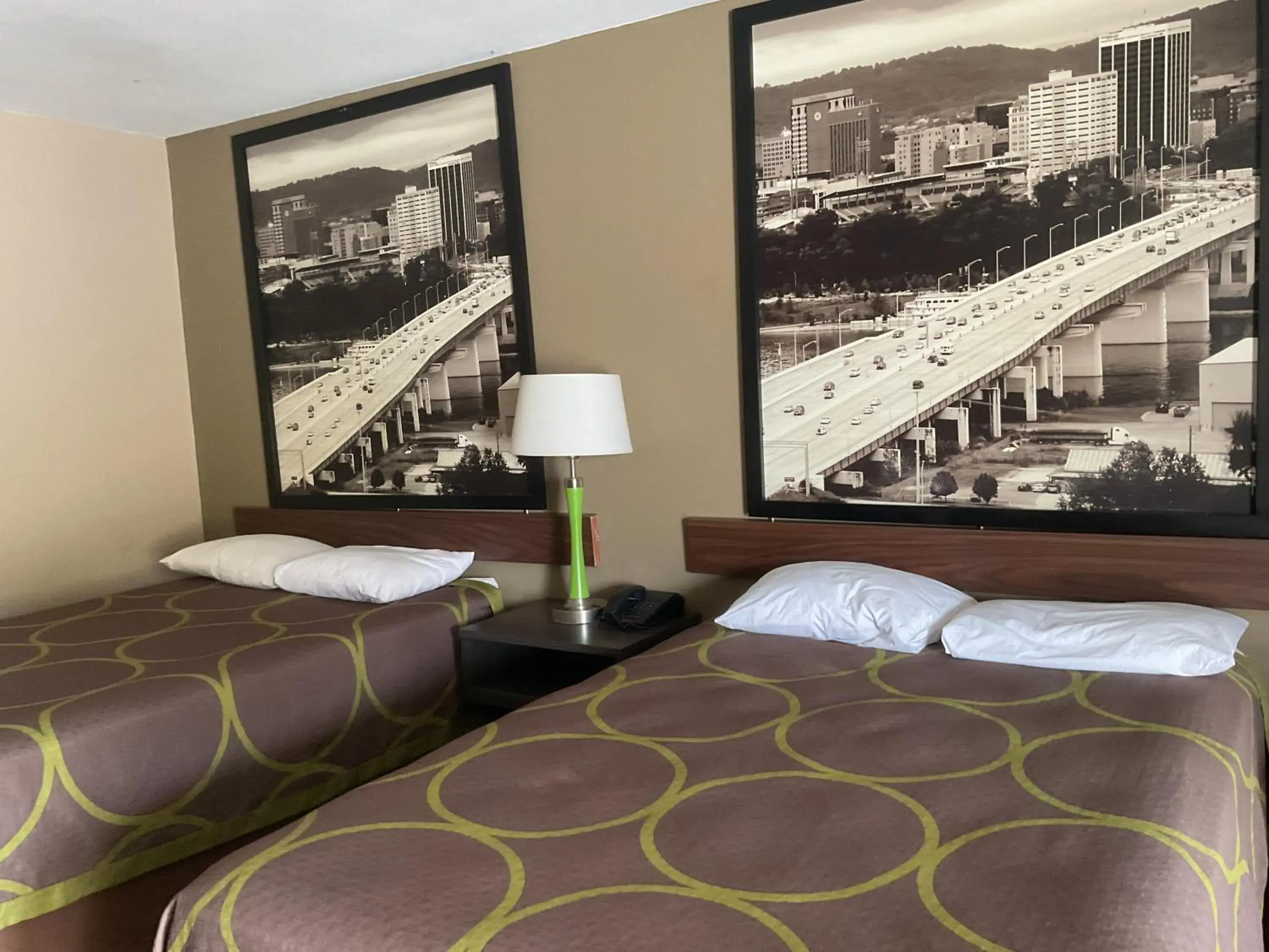 Bed in Super 8 by Wyndham Chattanooga/East Ridge