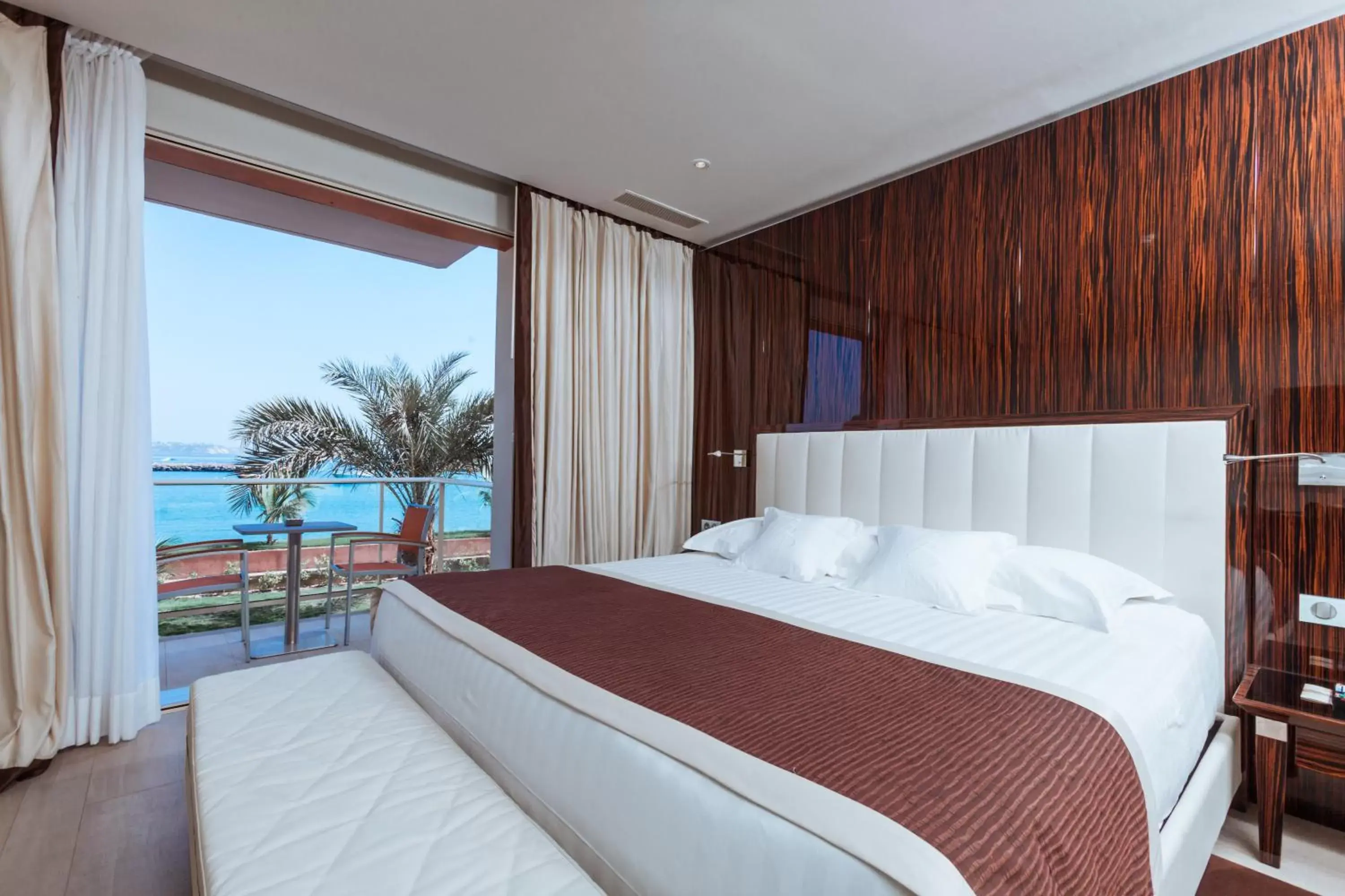 Day, Bed in Terrou-Bi Day, Bed in Terrou-Bi