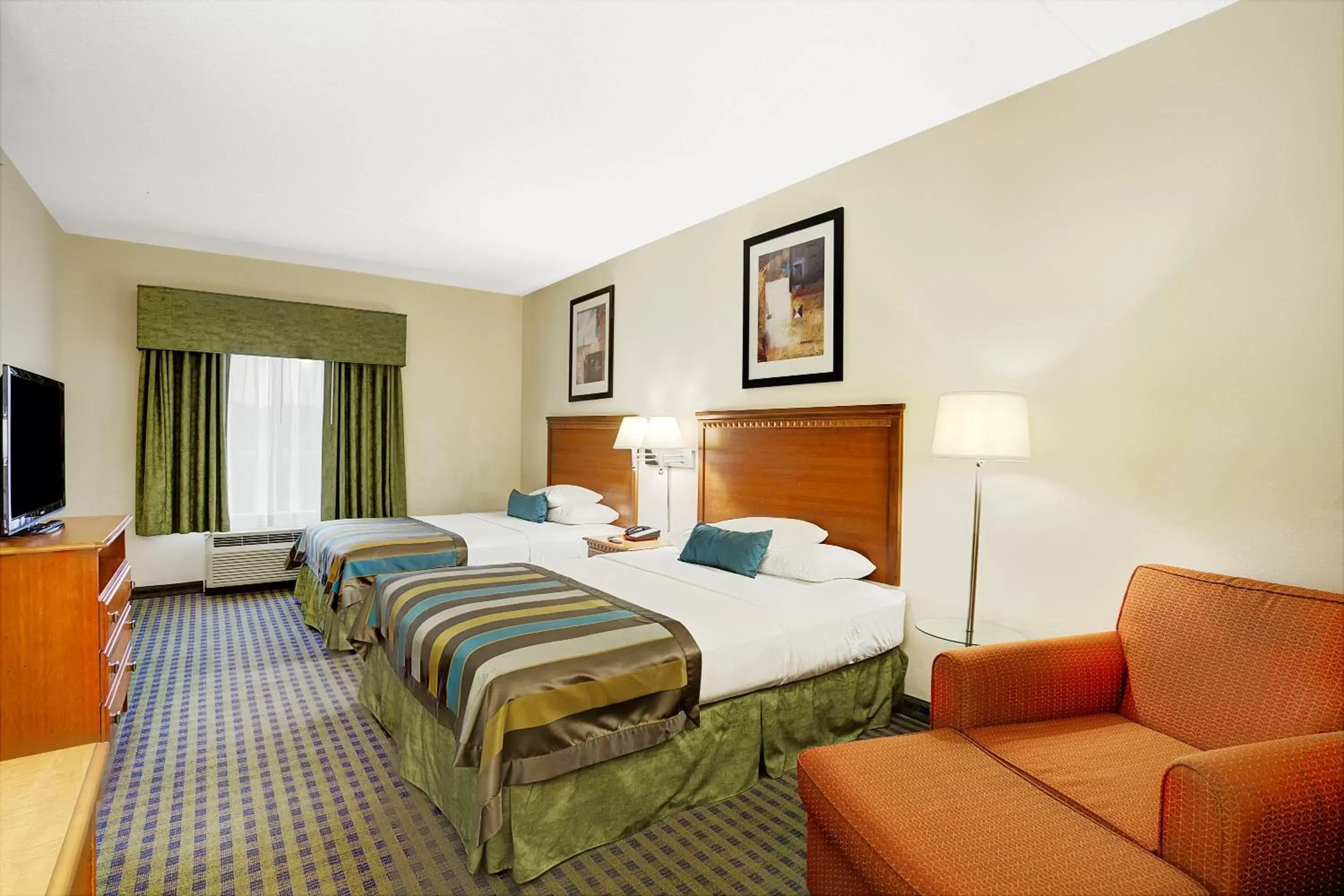 Photo of the whole room, Bed in Wingate by Wyndham Atlanta Fairburn