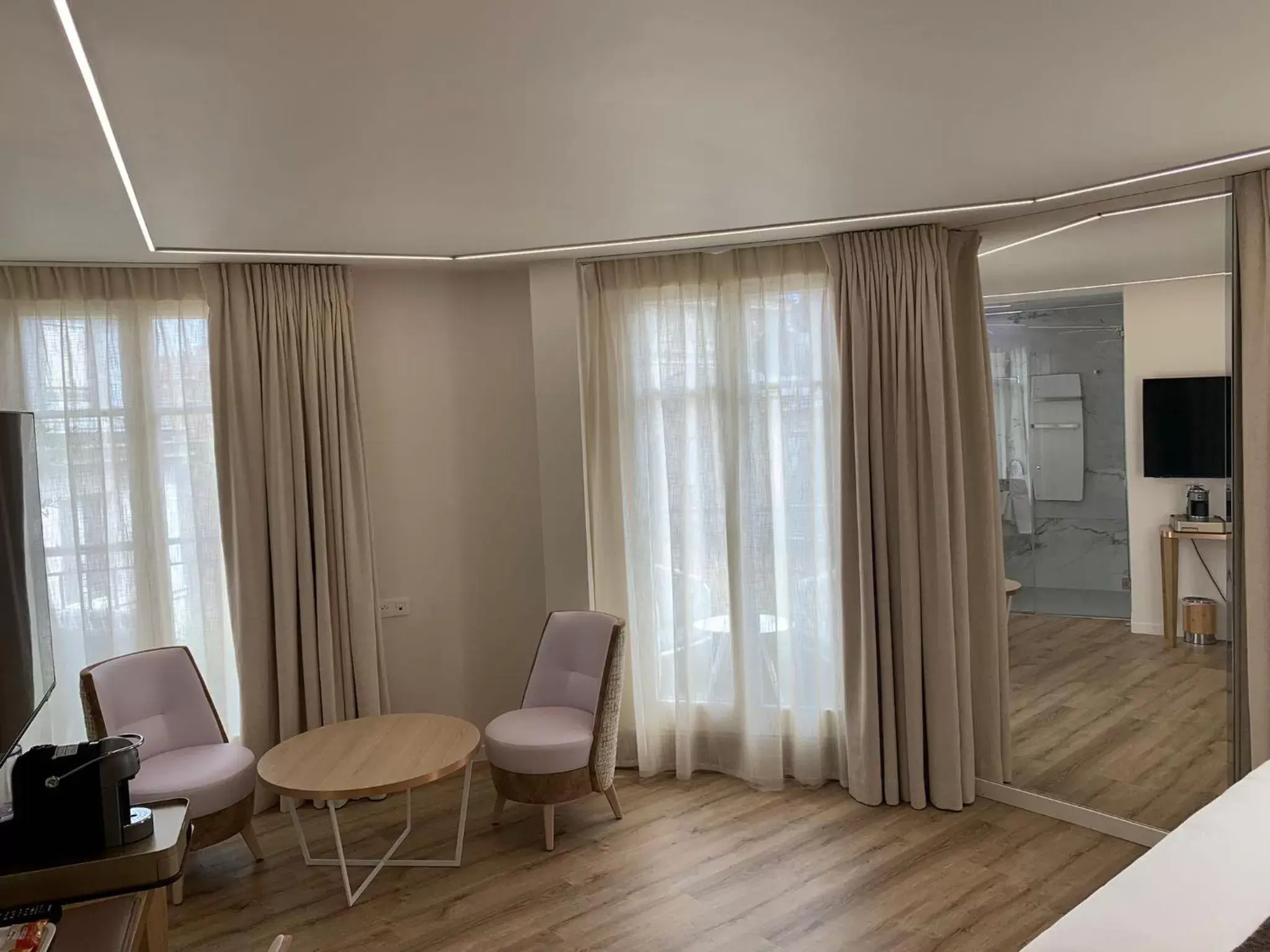 Bedroom, Seating Area in Grand Hotel Saint Michel