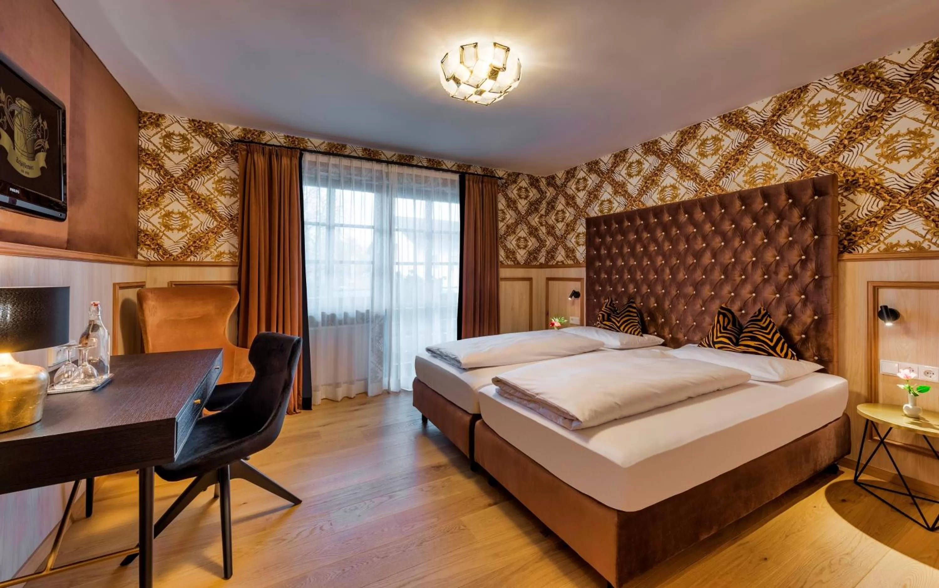 Bed in Hotel Schäfflerwirt