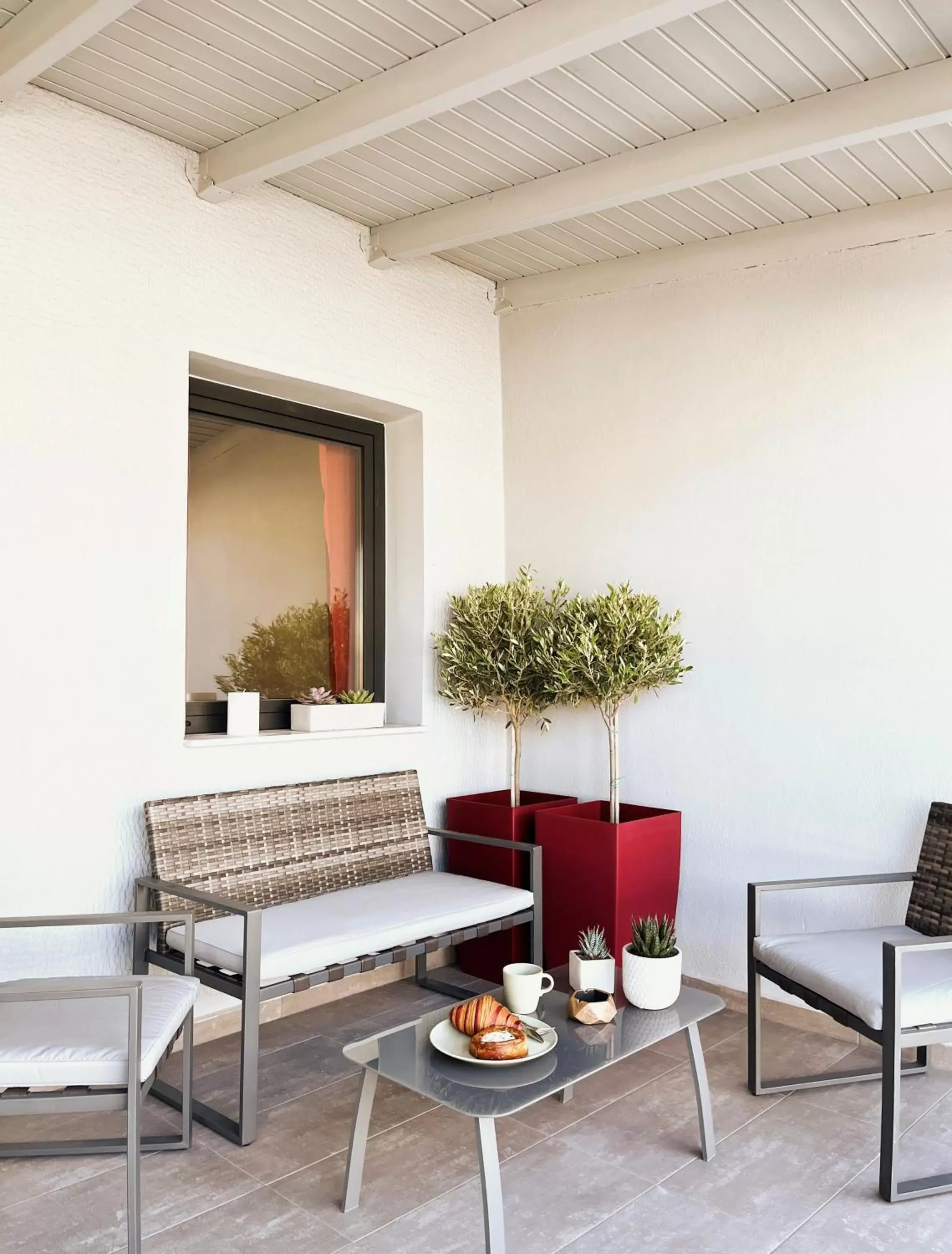 Balcony/Terrace, Seating Area in Exarchia House Project
