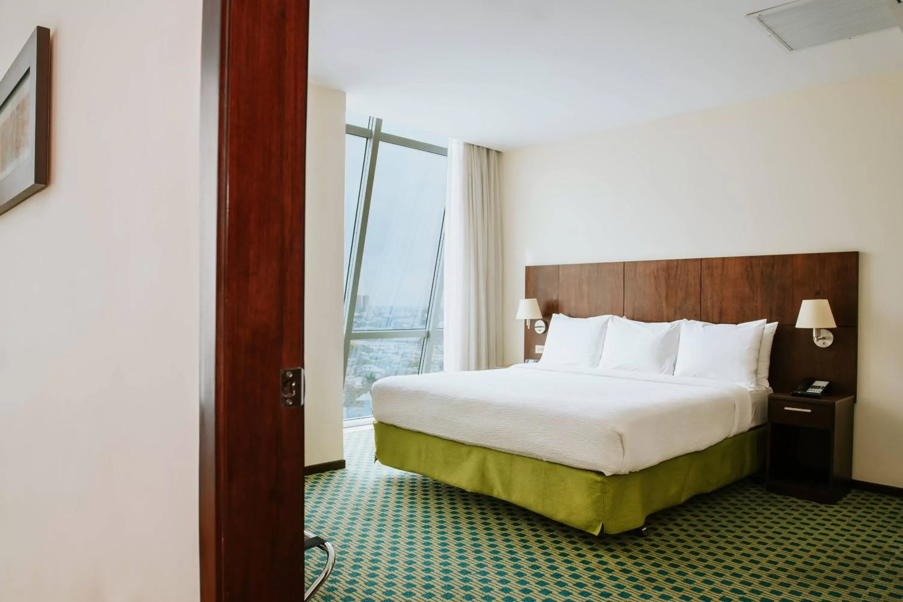 Photo of the whole room, Bed in Courtyard by Marriott Guayaquil