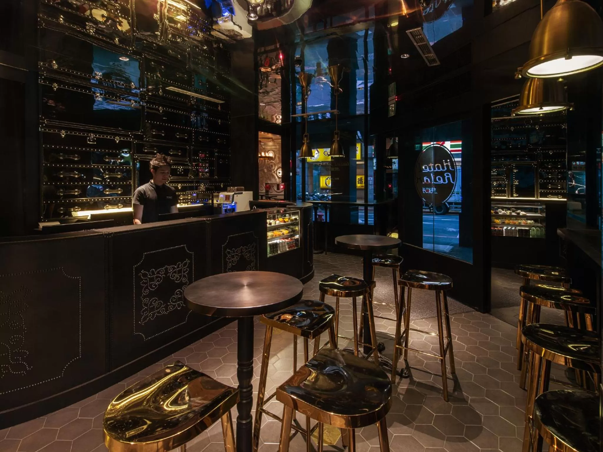 Restaurant/places to eat in Hotel Relax III