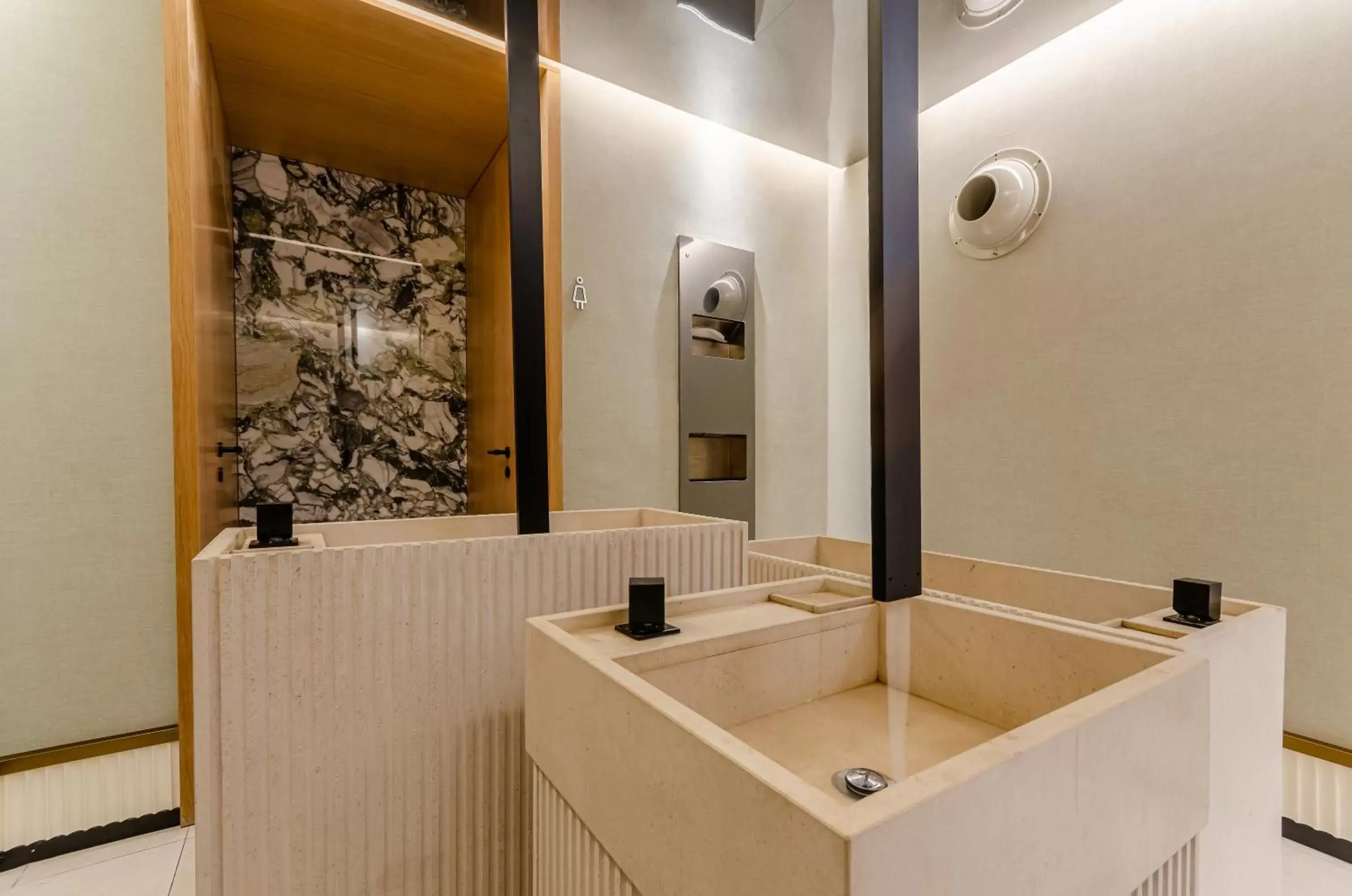 Bathroom in OMID Saldanha Hotel