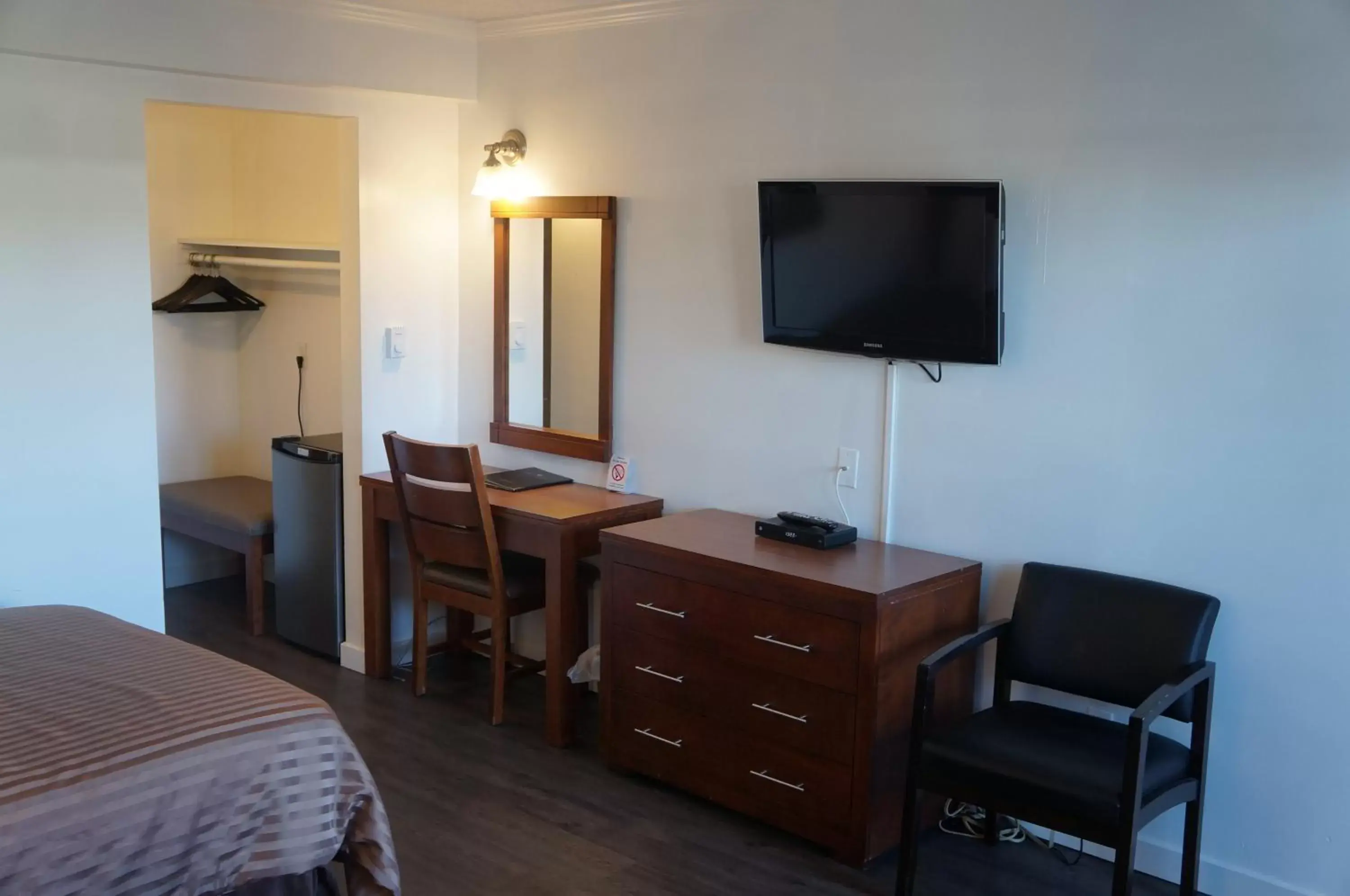TV and multimedia, TV/Entertainment Center in Westward Inn & Suites