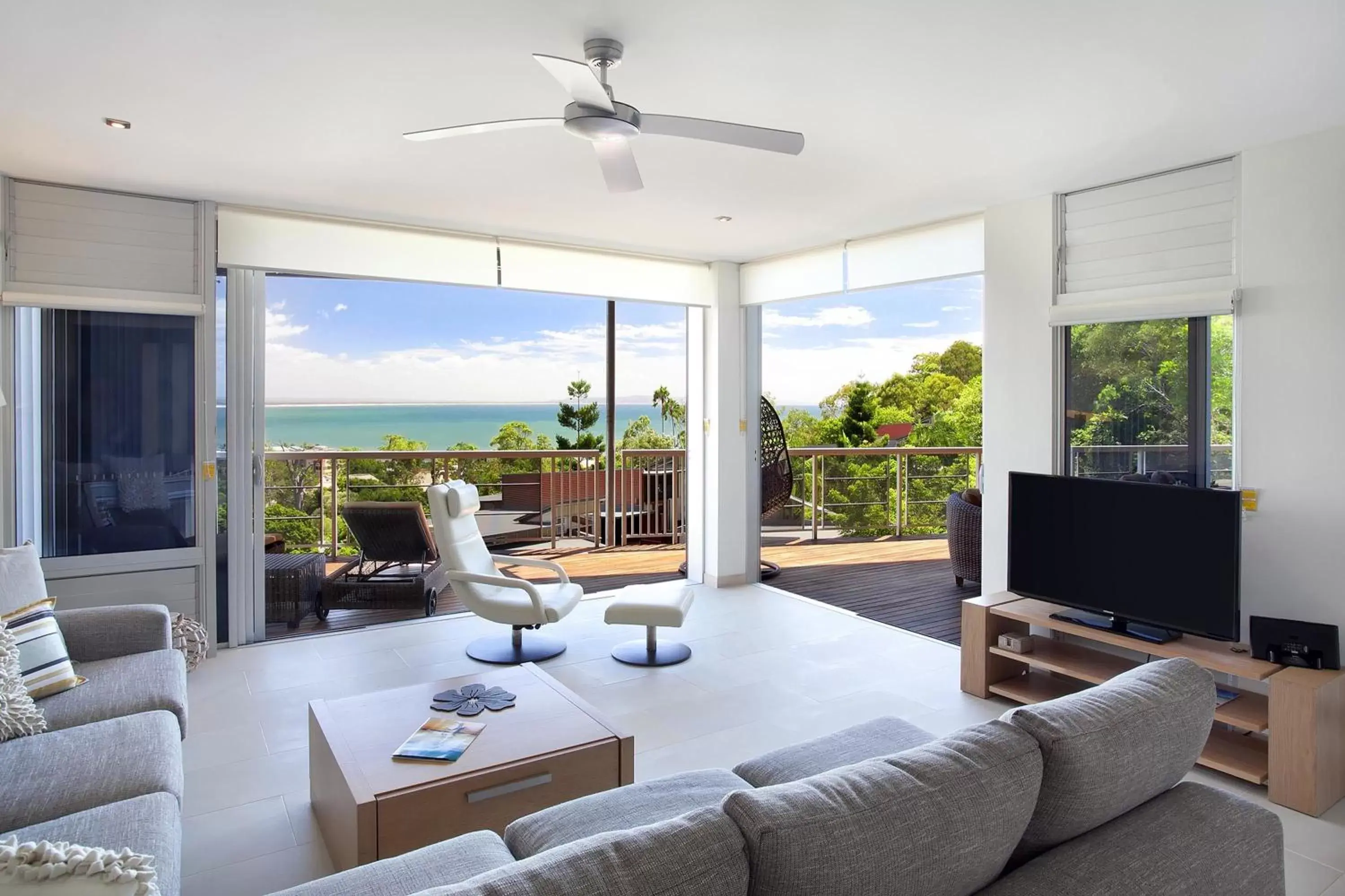 Living room, Seating Area in Peppers Noosa Resort and Villas