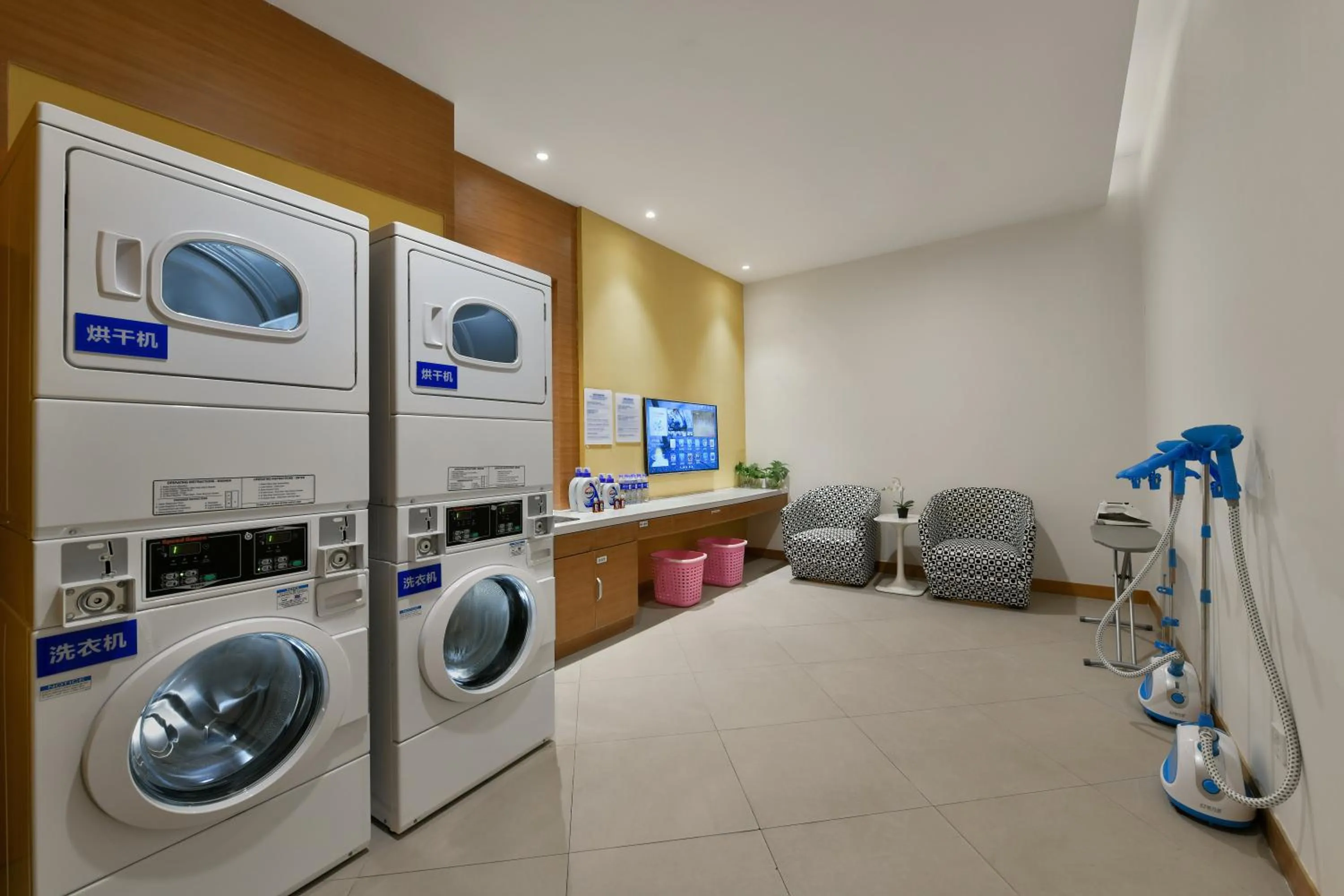 Other in Holiday Inn Express Chengdu Huanhuaxi by IHG-Near Jinsha Site Musem,Near Wuhou Temple Museum,Welcome drinks,Free gym,Free self-service laundry