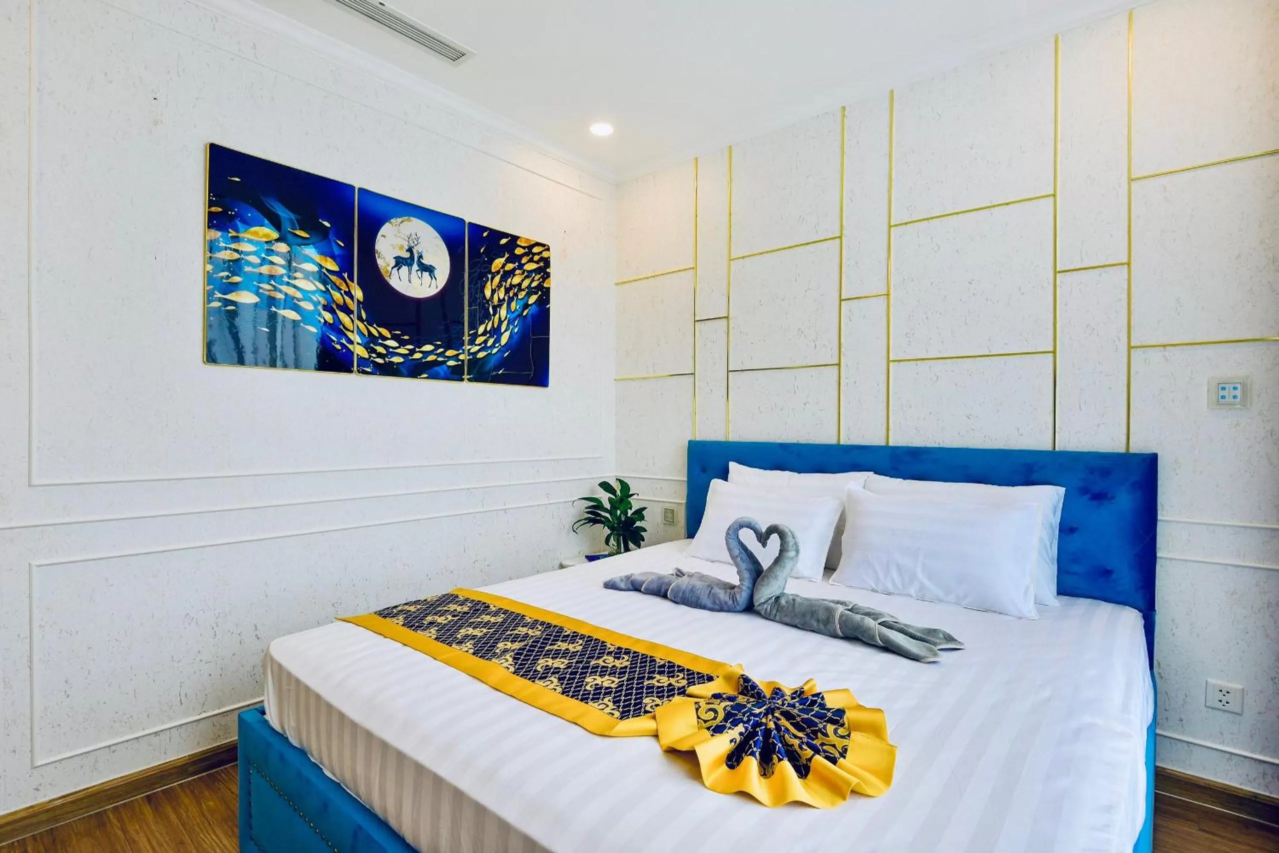 Bed in Vinhomes Central Park-Nice Homes