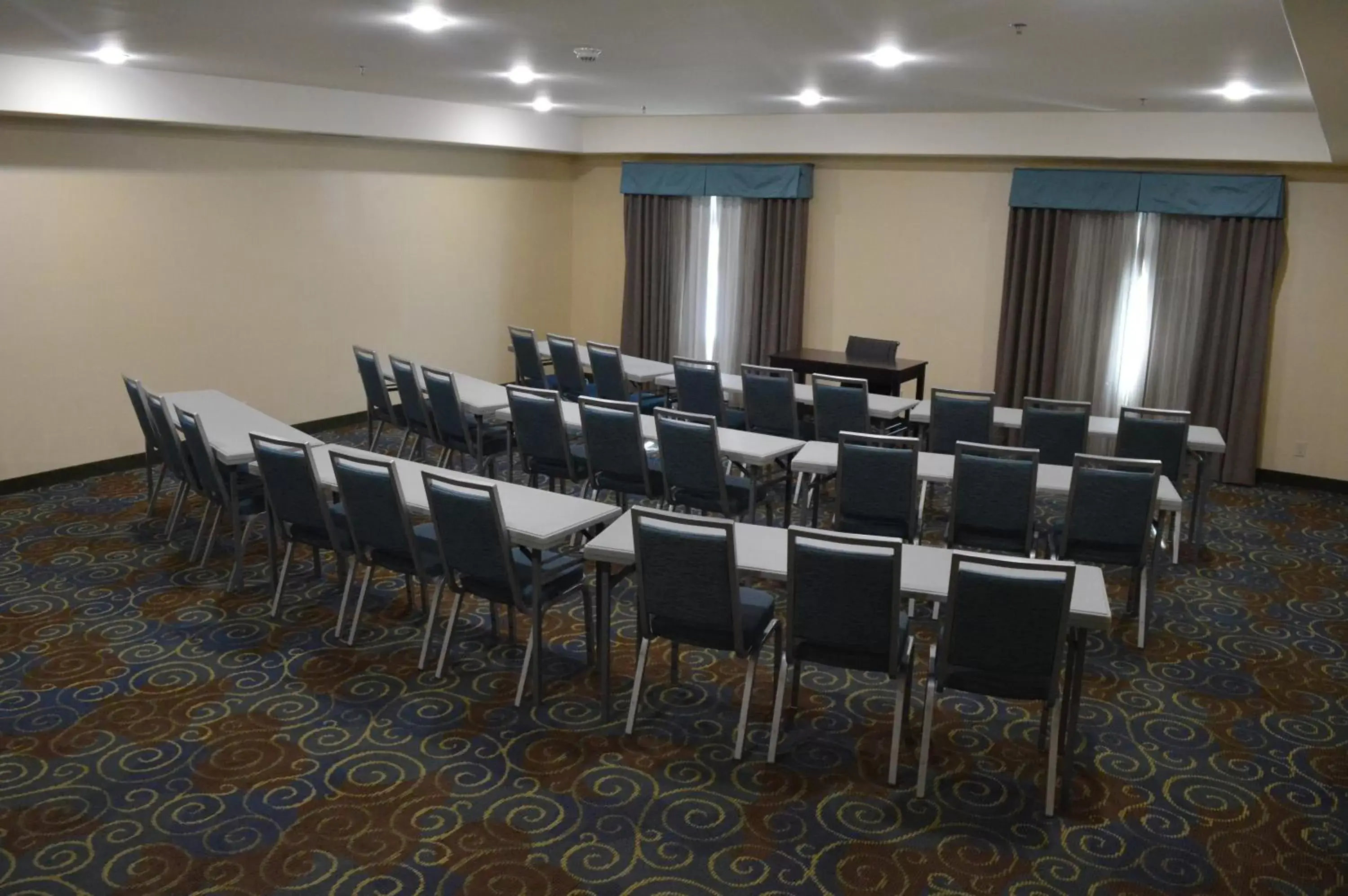 Meeting/conference room in Holiday Inn Express Yorkton East, an IHG Hotel