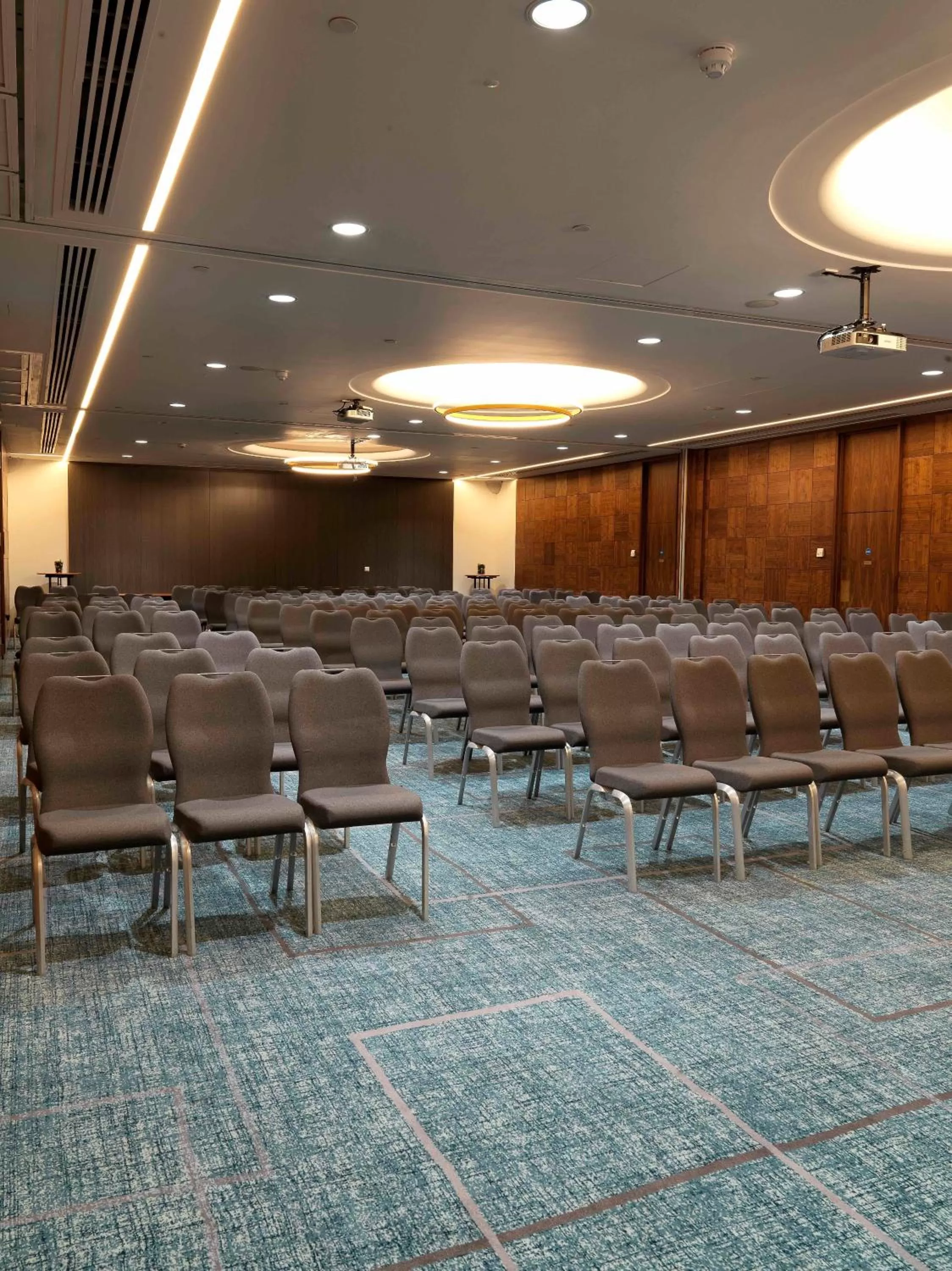 Meeting/conference room in Crowne Plaza London Kings Cross by IHG