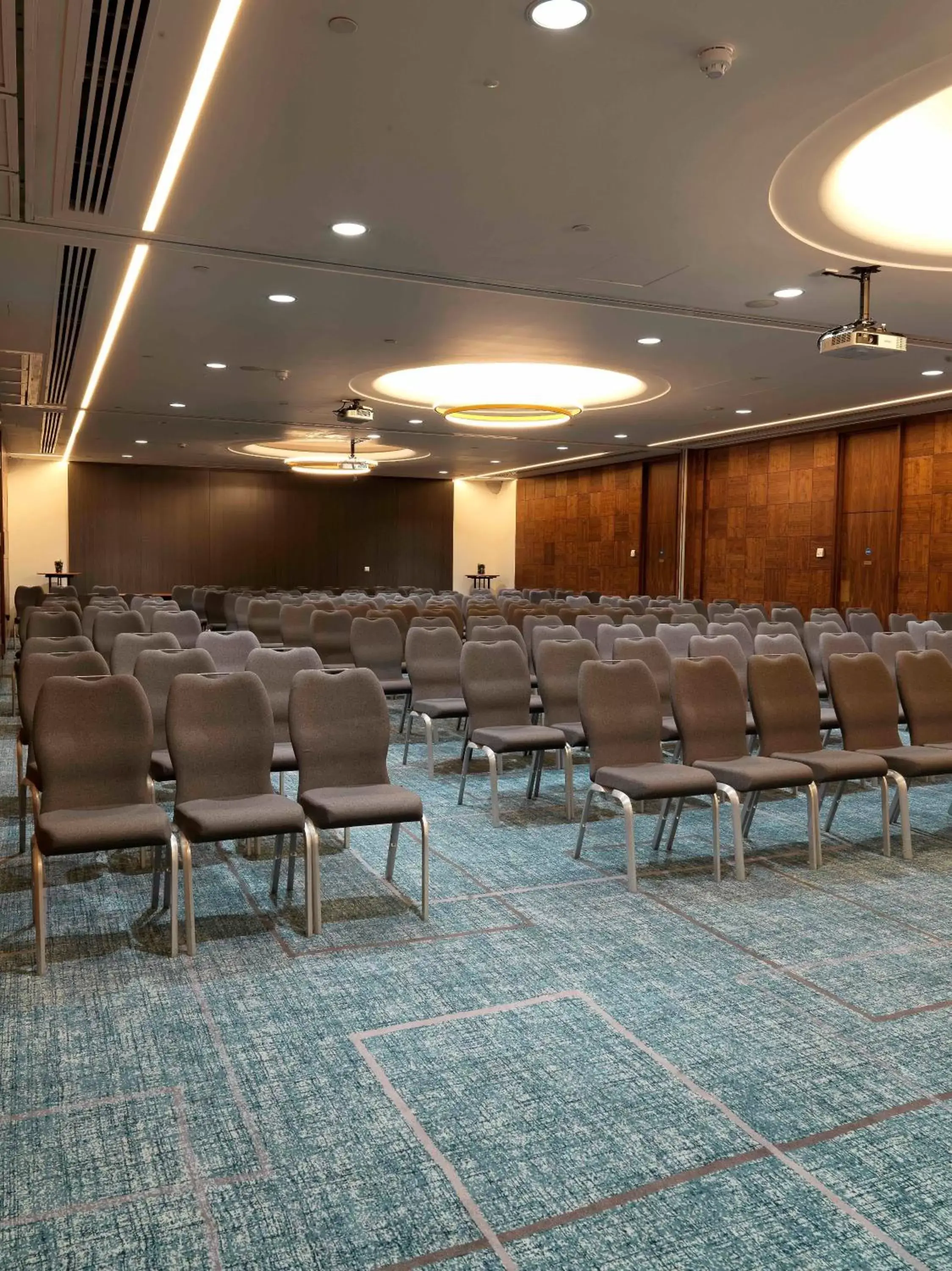 Meeting/conference room in Crowne Plaza London Kings Cross, an IHG Hotel
