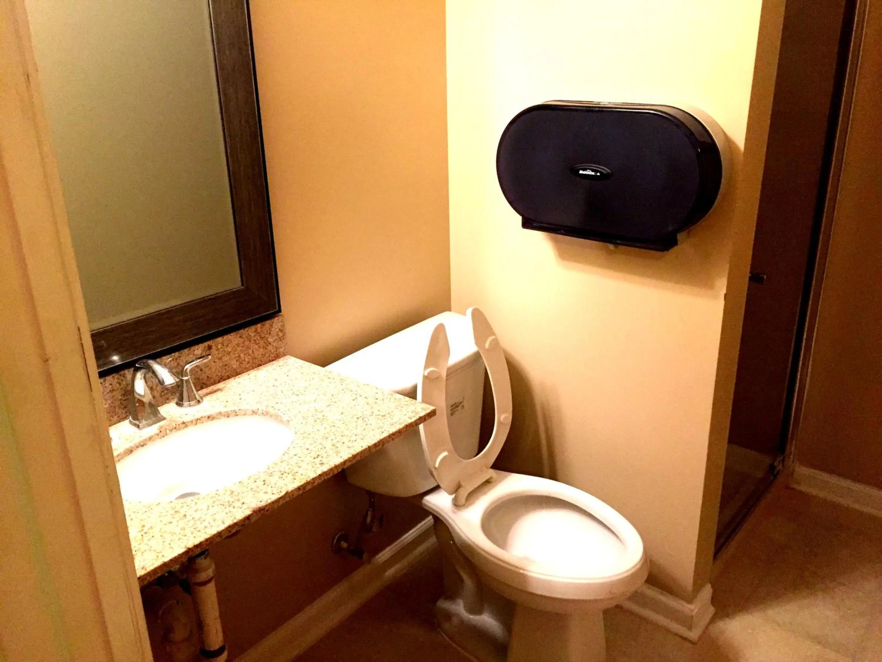 Bathroom in DC International Hostel 2