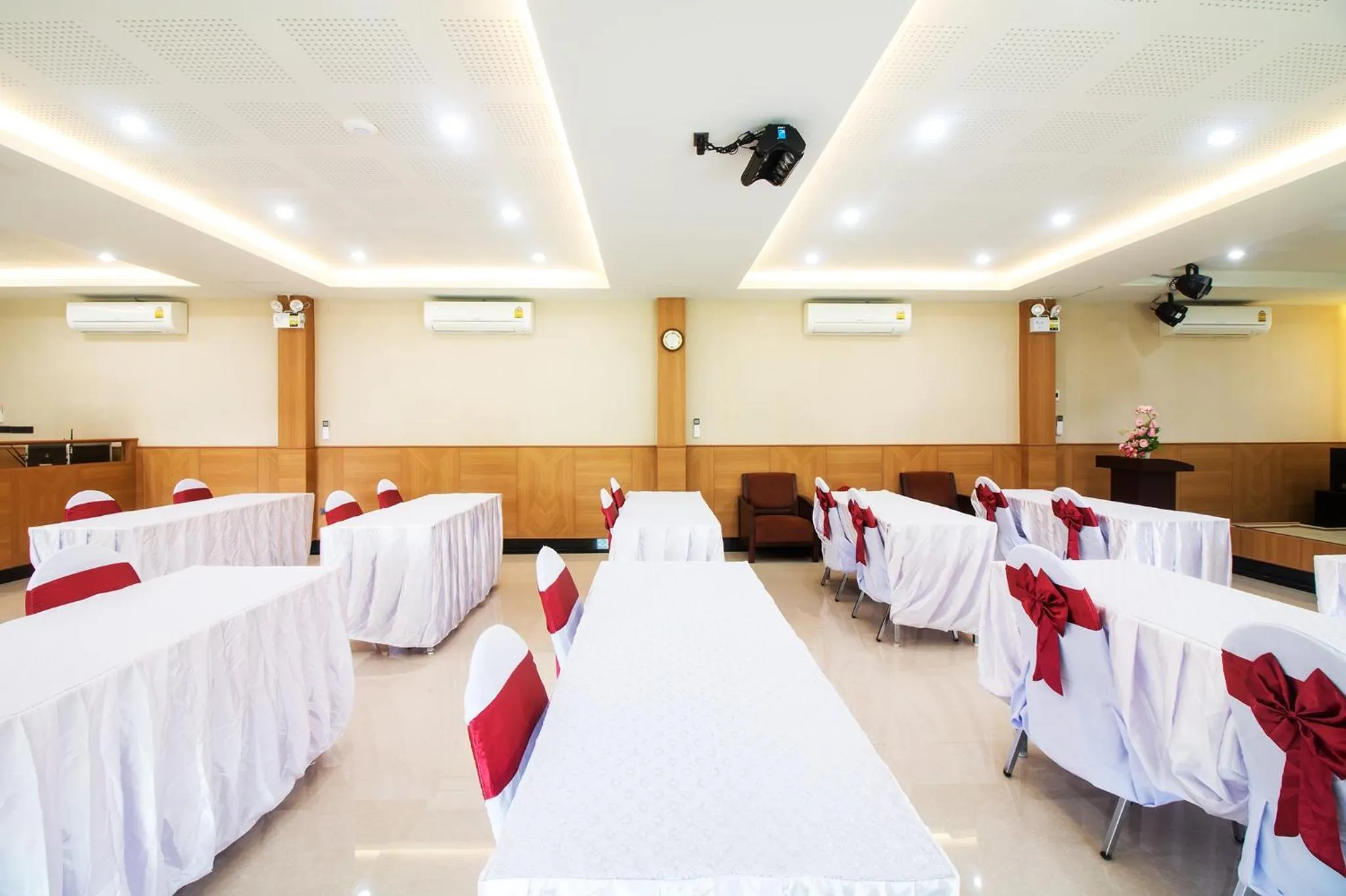 Meeting/conference room in AU Place Hotel