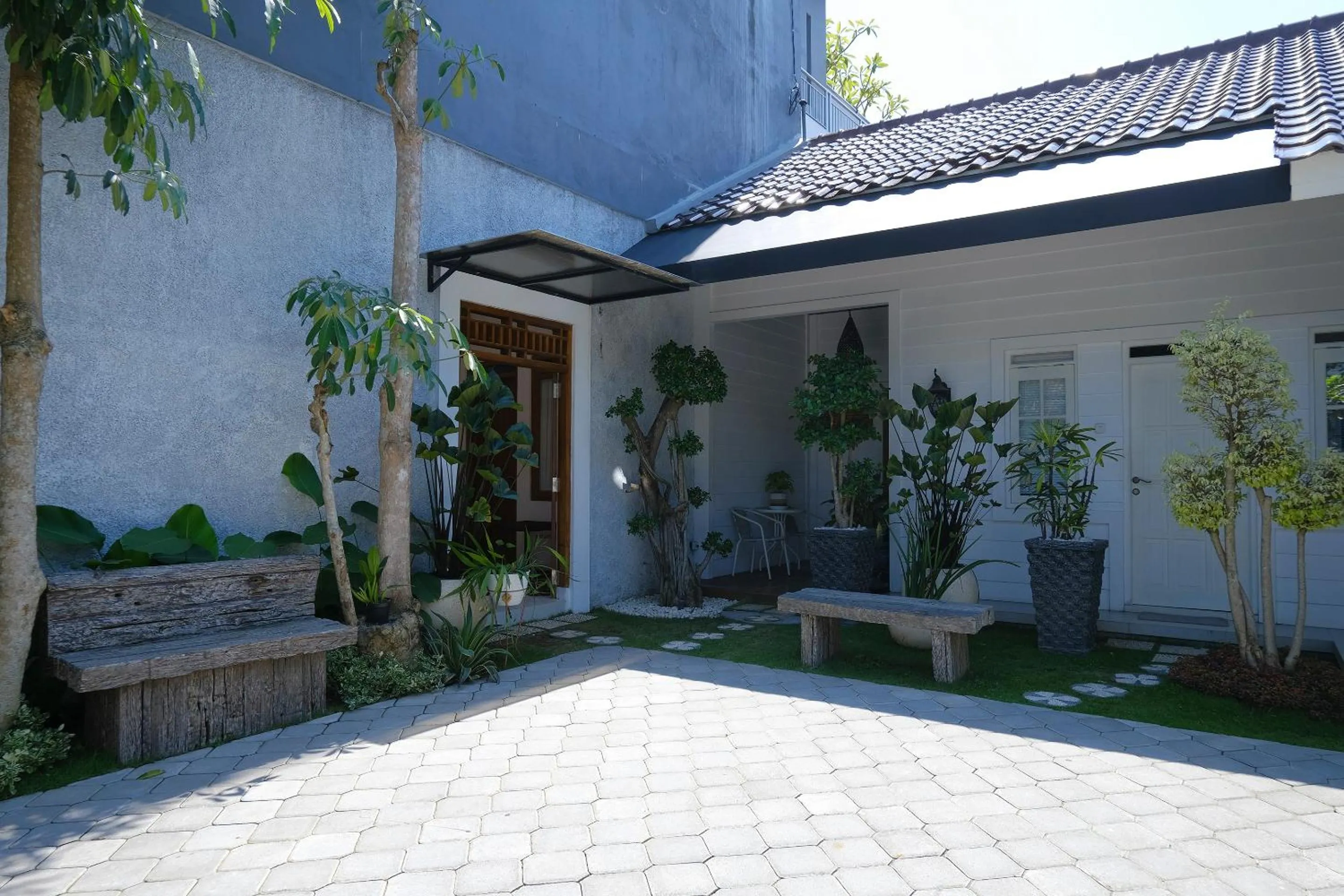 Garden in RedDoorz Syariah near Taman Pelangi Jogja 2