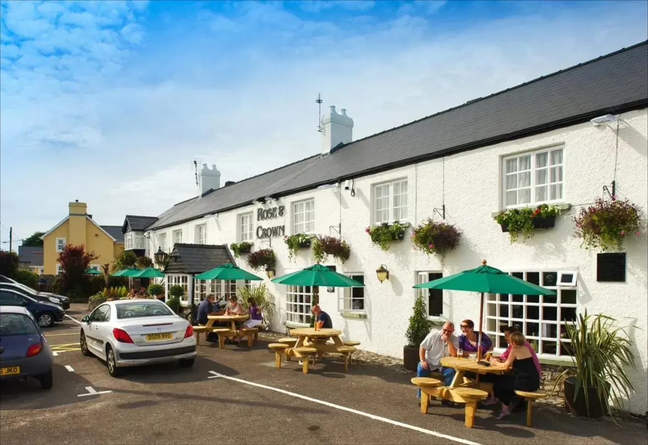 Facade/entrance, Property Building in Rose And Crown