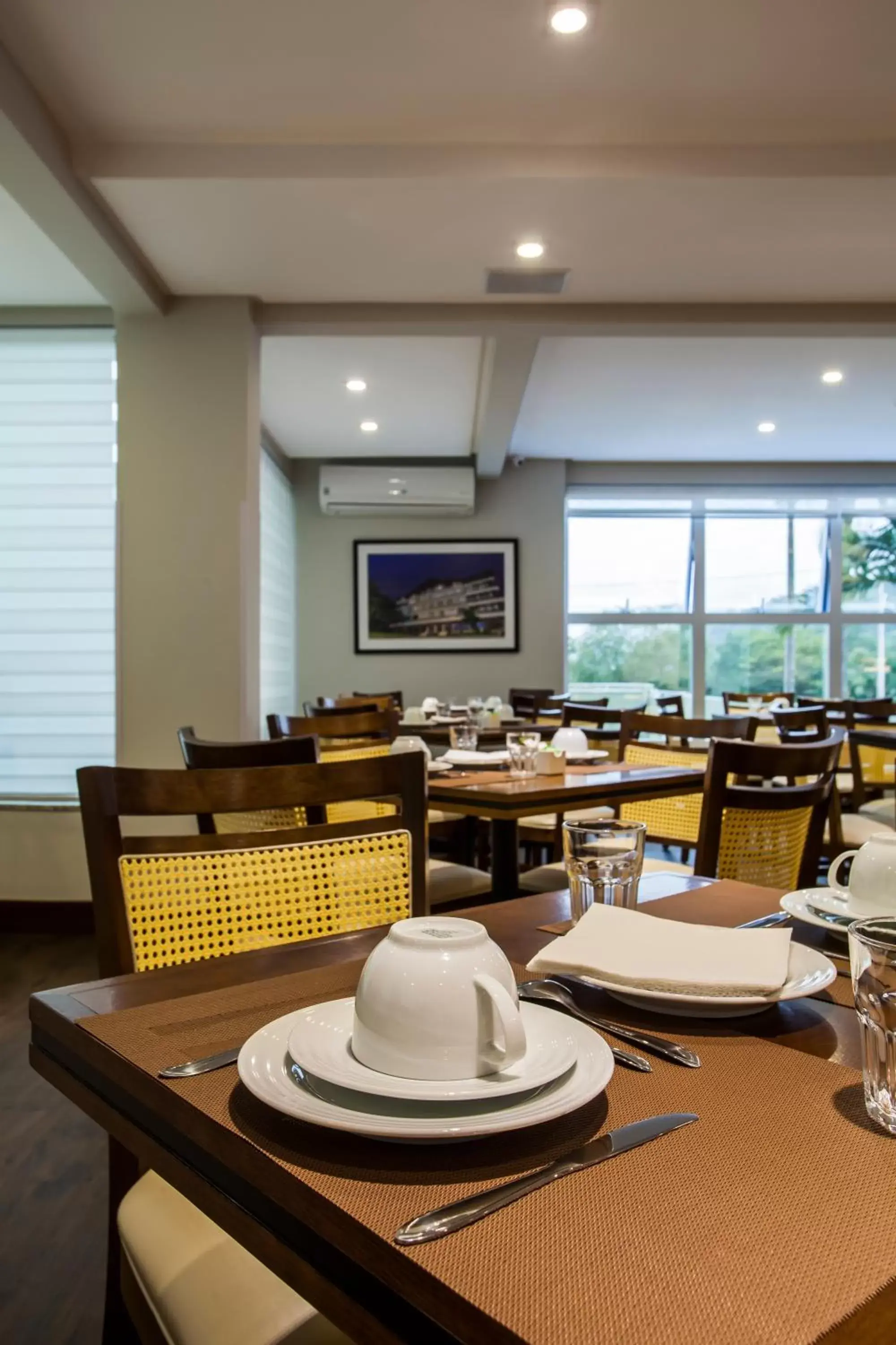 Restaurant/Places to Eat in Santa Inn Hotel