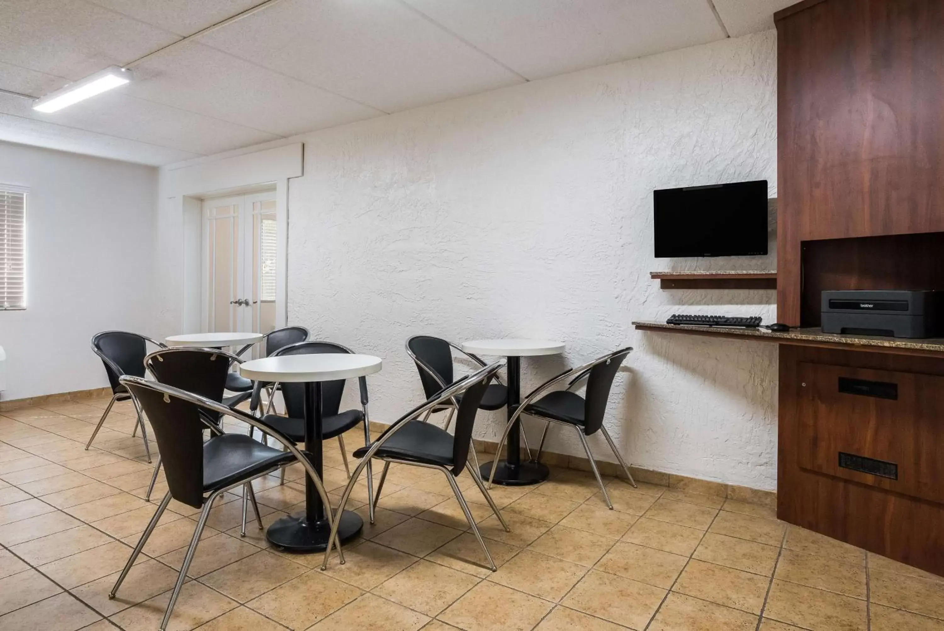 Lobby or reception, Dining Area in Motel 6-Prospect Heights, IL