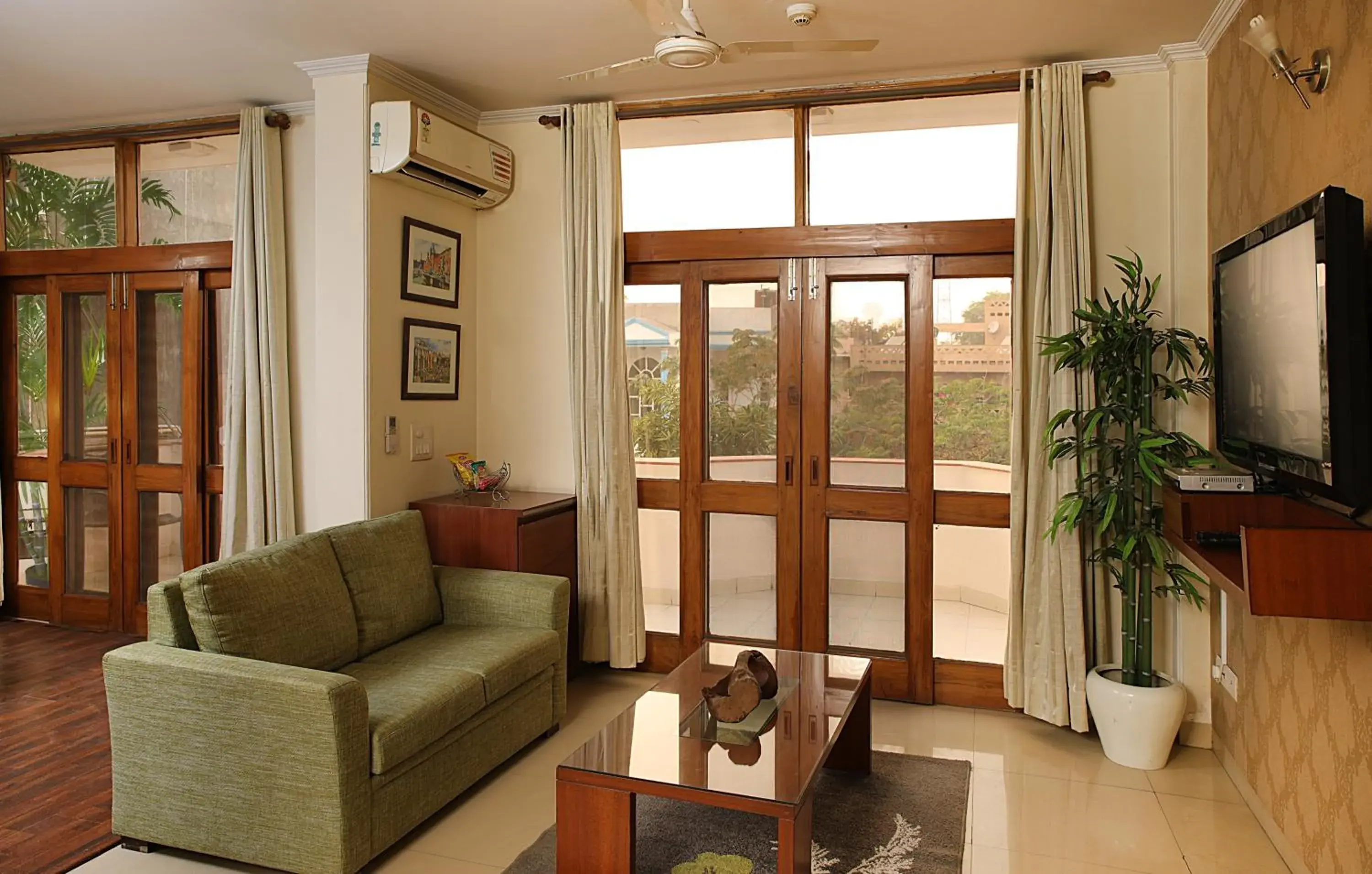 Living room, Seating Area in Ahuja Residency DLF Phase 2