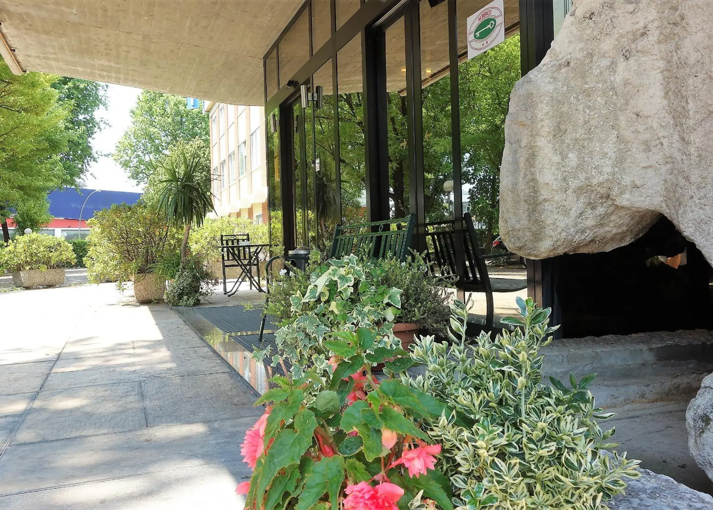 Patio in Euromotel Croce Bianca