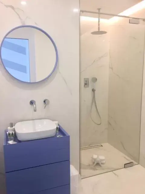 Shower, Bathroom in S'O Suites Tropea