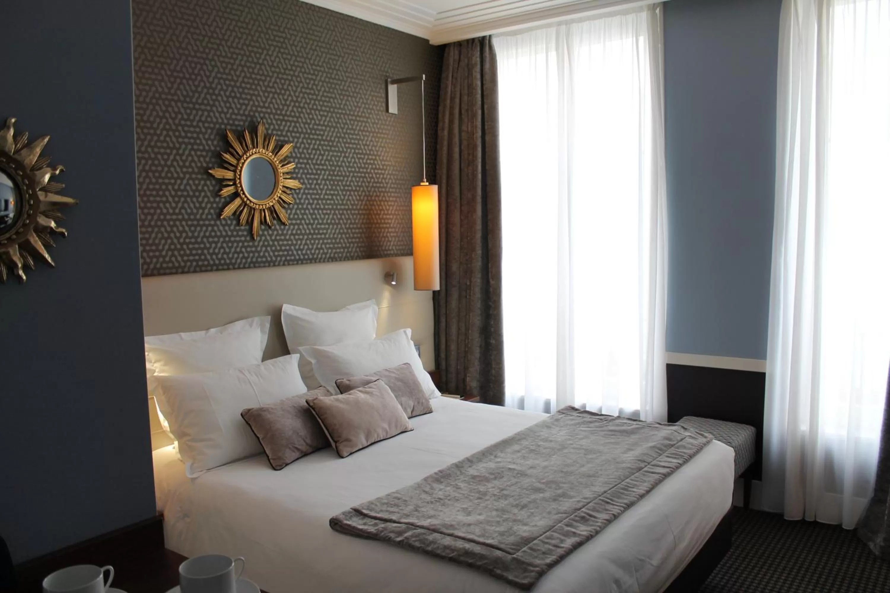 Property building, Bed in Hôtel jardin Le Pasteur