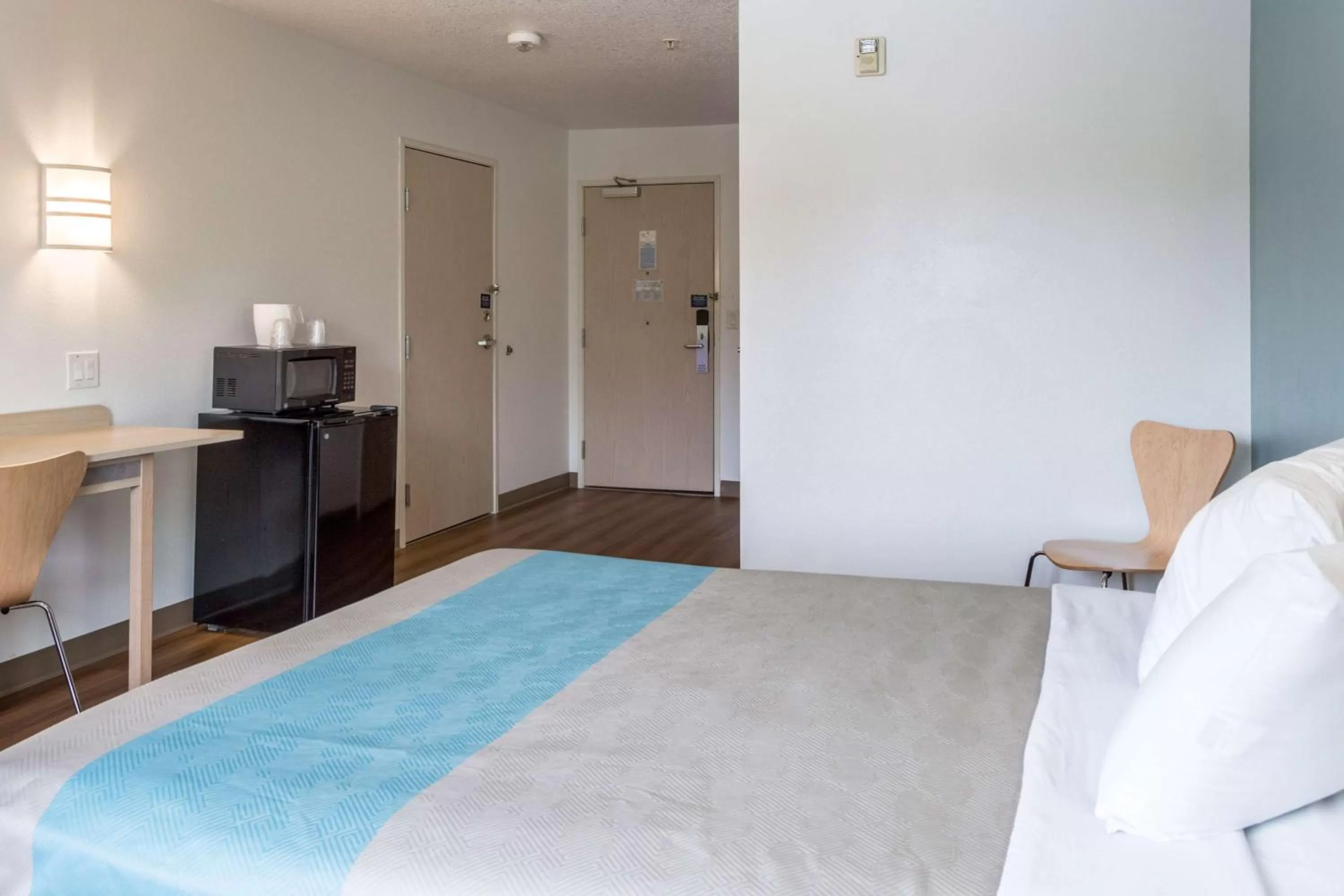 Bedroom, Bed in Motel 6-Lincoln City, OR