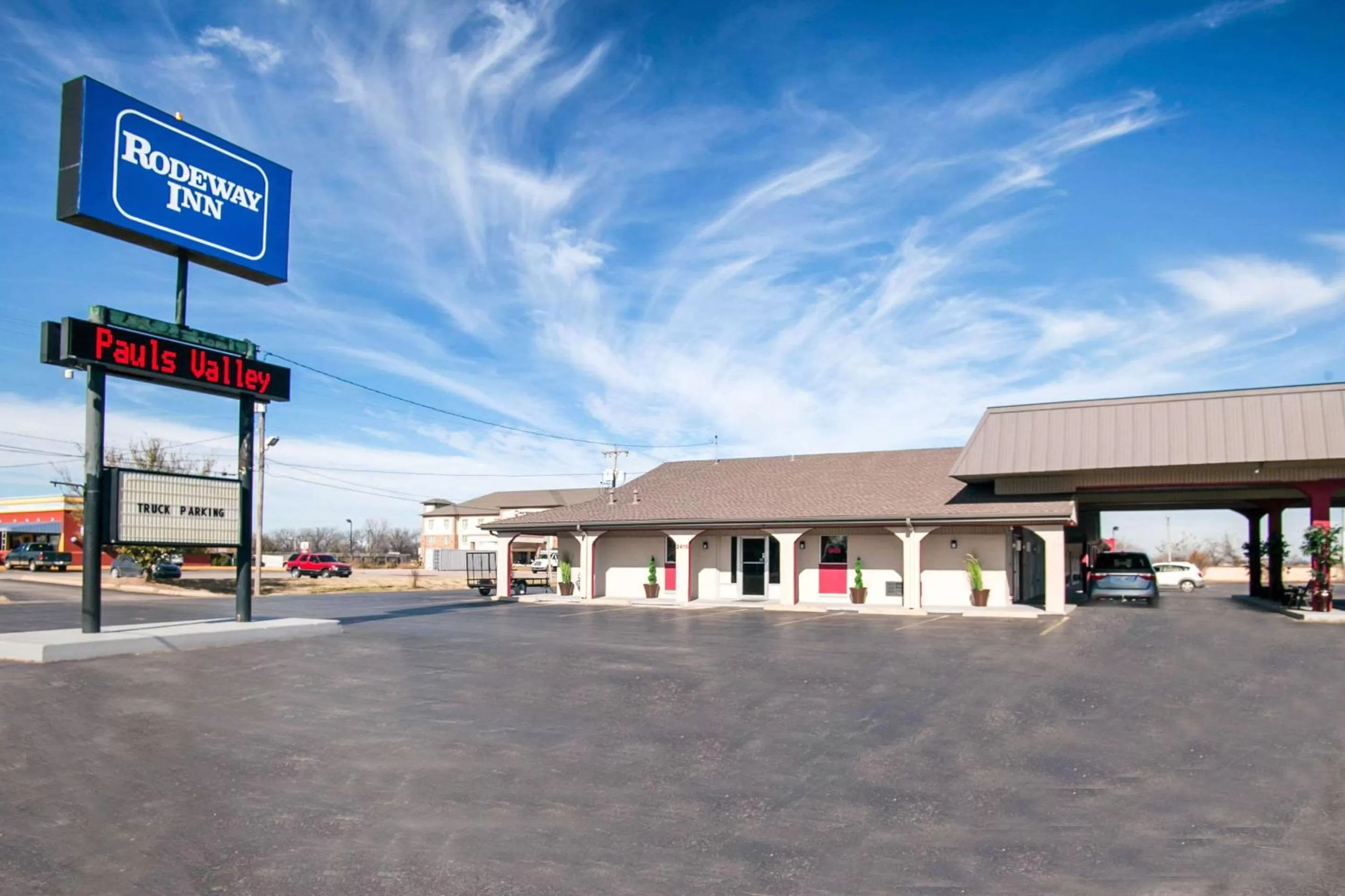 Property building in Rodeway Inn Pauls Valley