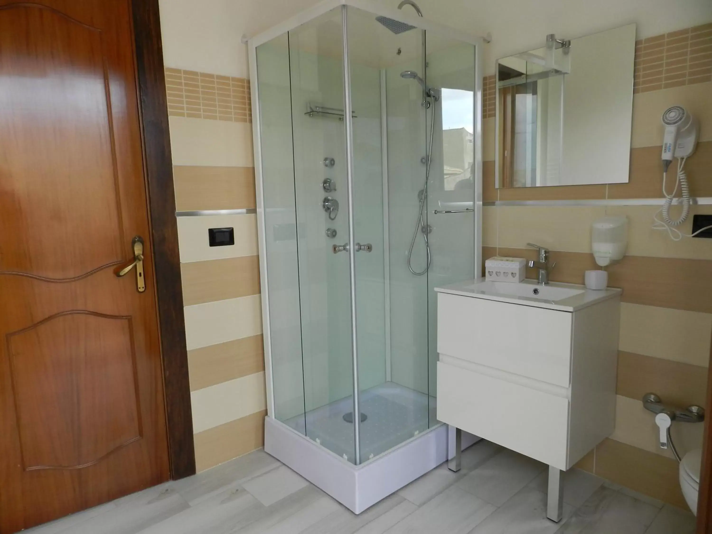 Double Room with Private Bathroom - single occupancy in Enna Cerere Double Room with Private Bathroom - single occupancy in Enna Cerere