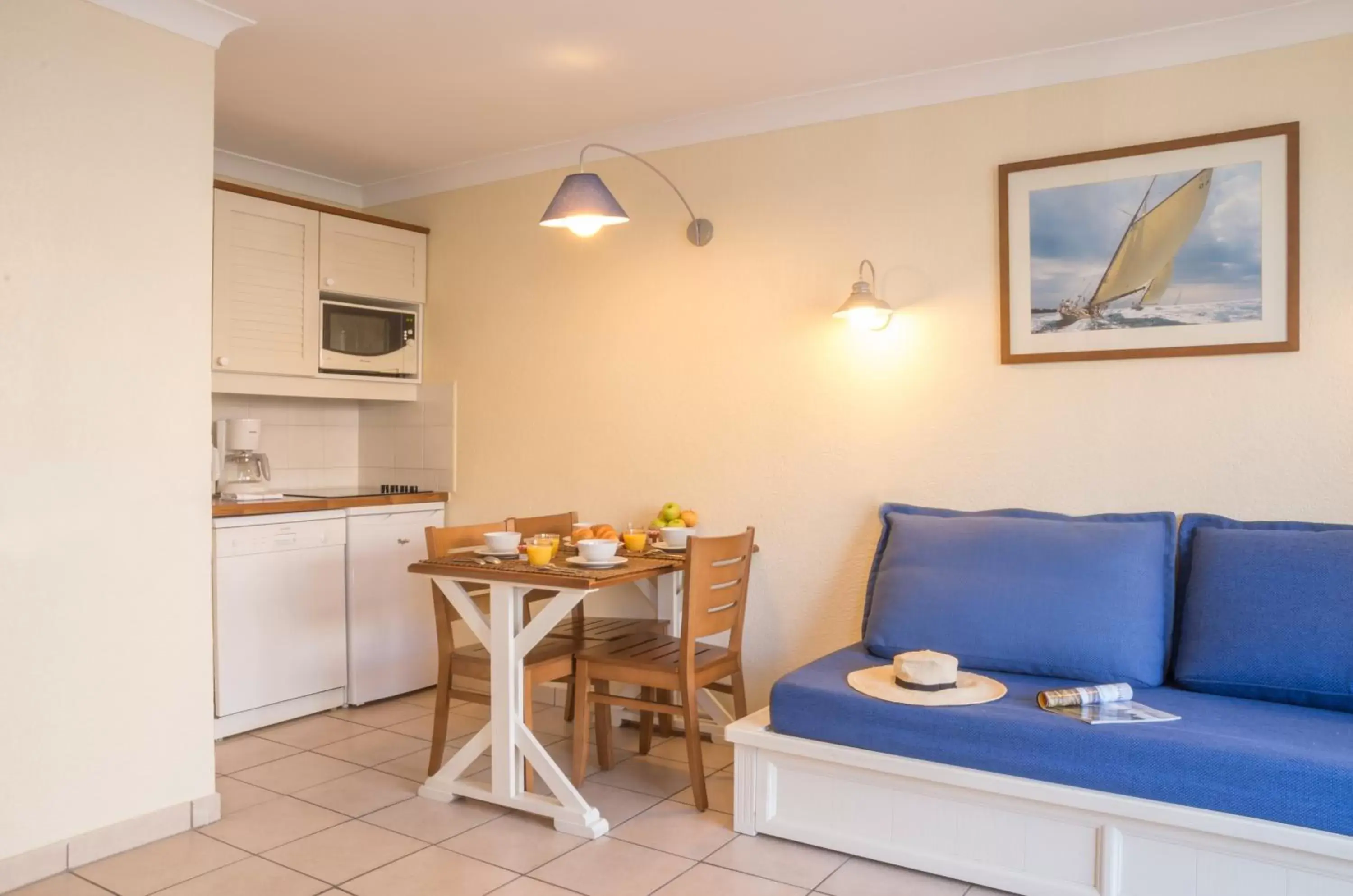 Kitchen or kitchenette, Seating Area in Résidence Pierre & Vacances Bleu Marine