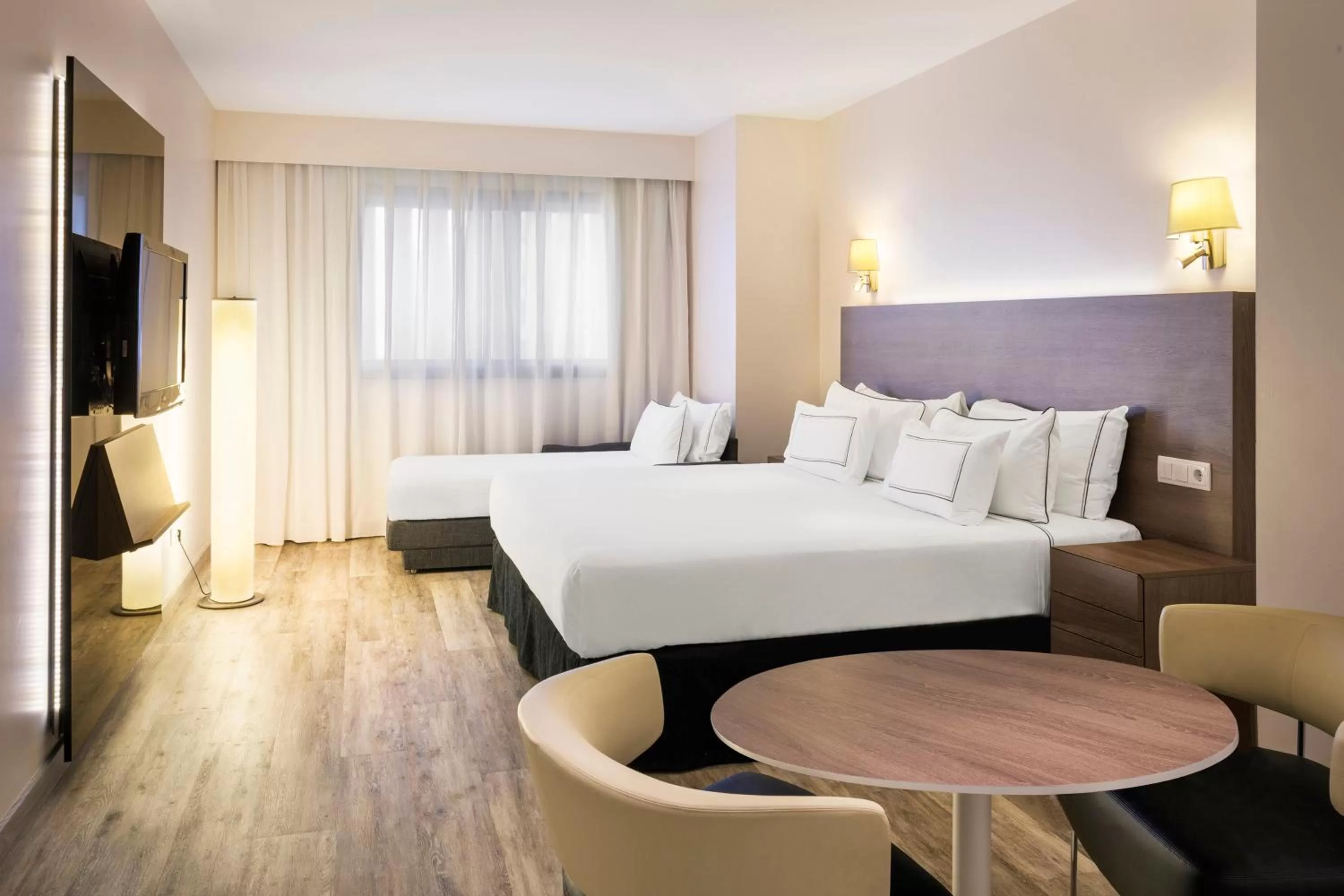 Photo of the whole room, Bed in Melia Lebreros