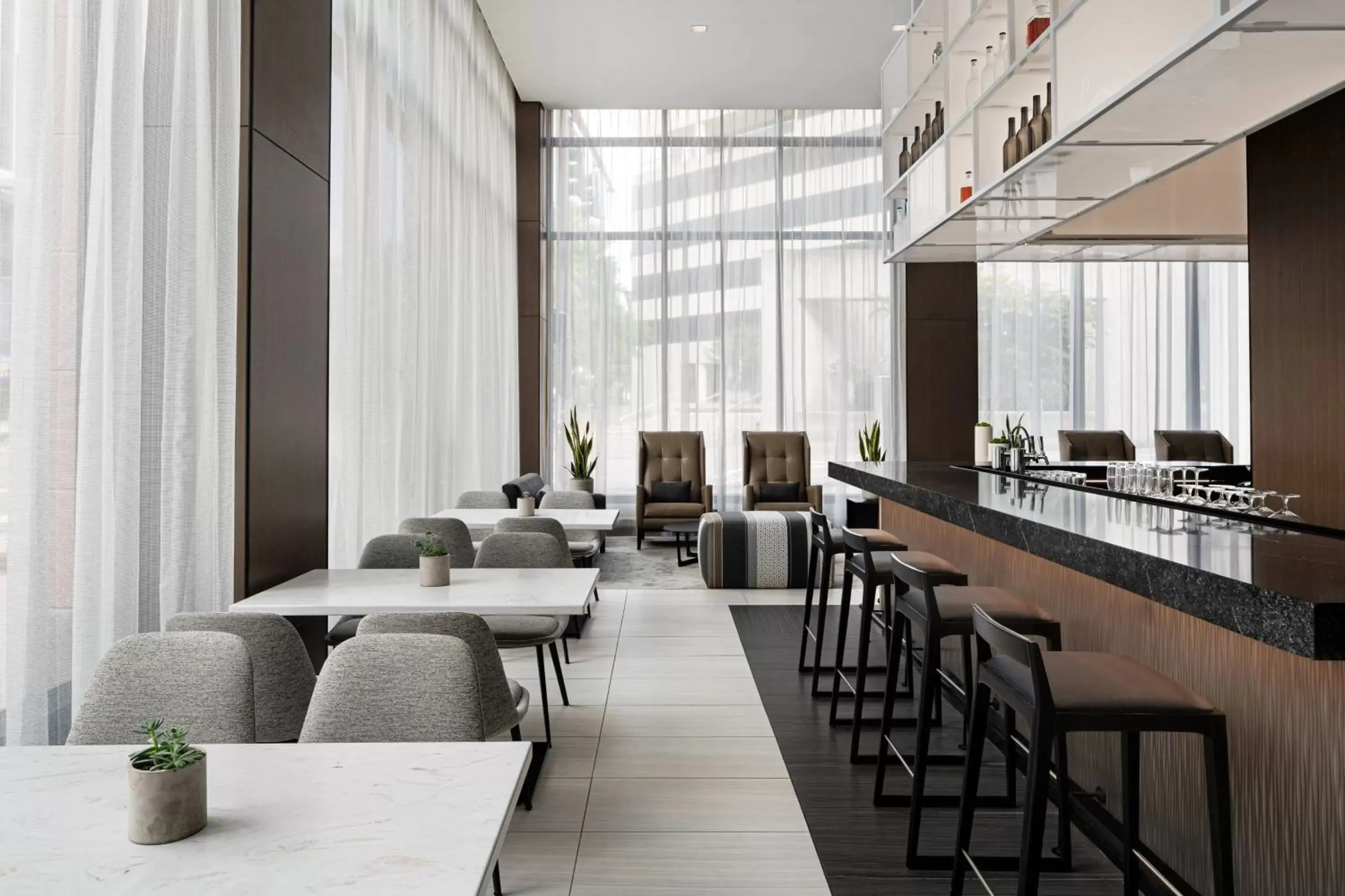 Lounge or bar, Restaurant/Places to Eat in AC Hotel by Marriott Little Rock Downtown