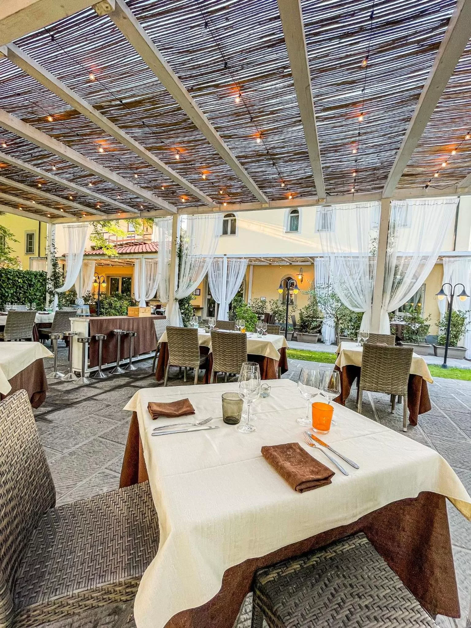 Restaurant/places to eat in Hotel Hambros - Il Parco in Villa Banchieri