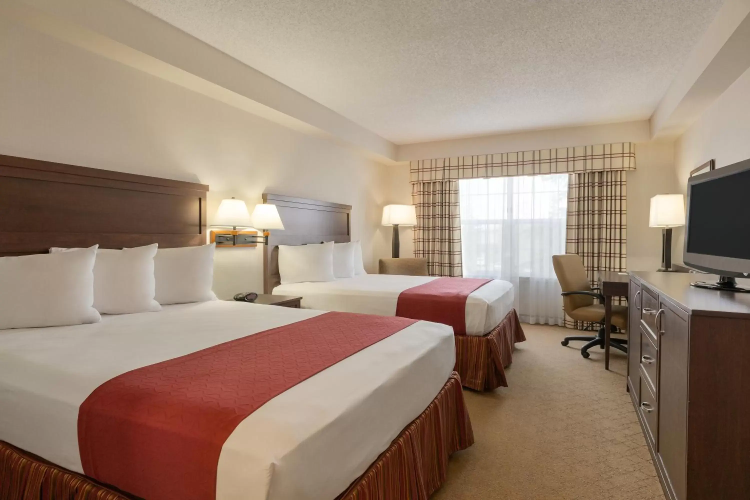 Photo of the whole room, Bed in Country Inn & Suites by Radisson, Calgary-Northeast