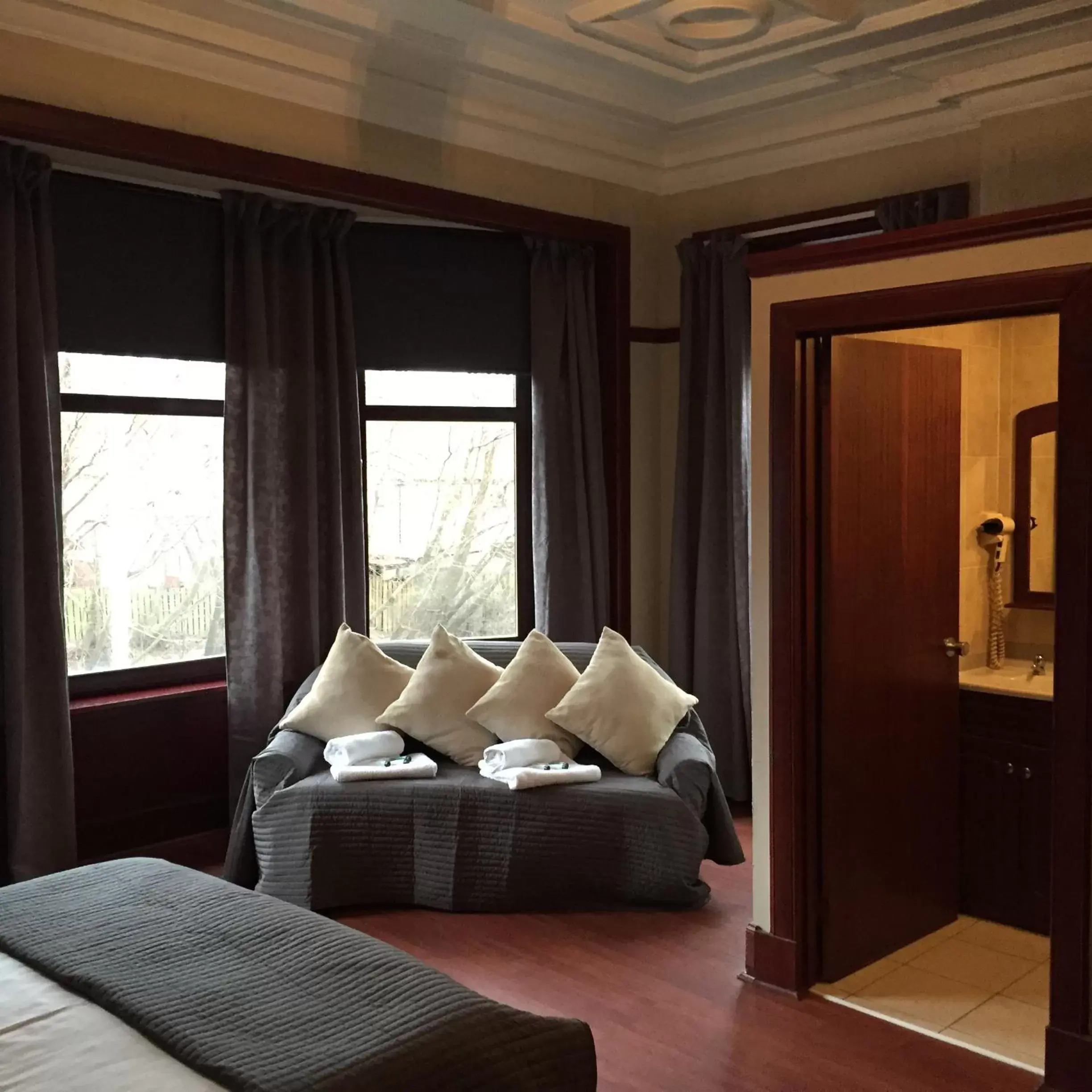 Bedroom, Seating Area in The Fullarton Park Hotel